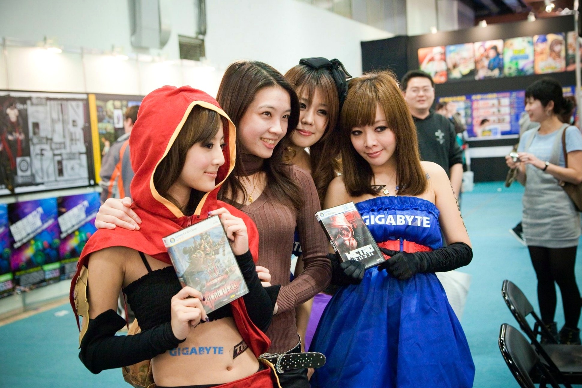 Gallery - 台湾正妹张凯洁/果子MM台北国际电玩展高清套图，身穿红色连帽Cosplay战袍，演绎甜美游戏展会女神风采台湾气质角色扮演女神 女神私房照_秀色女神 - image 18
