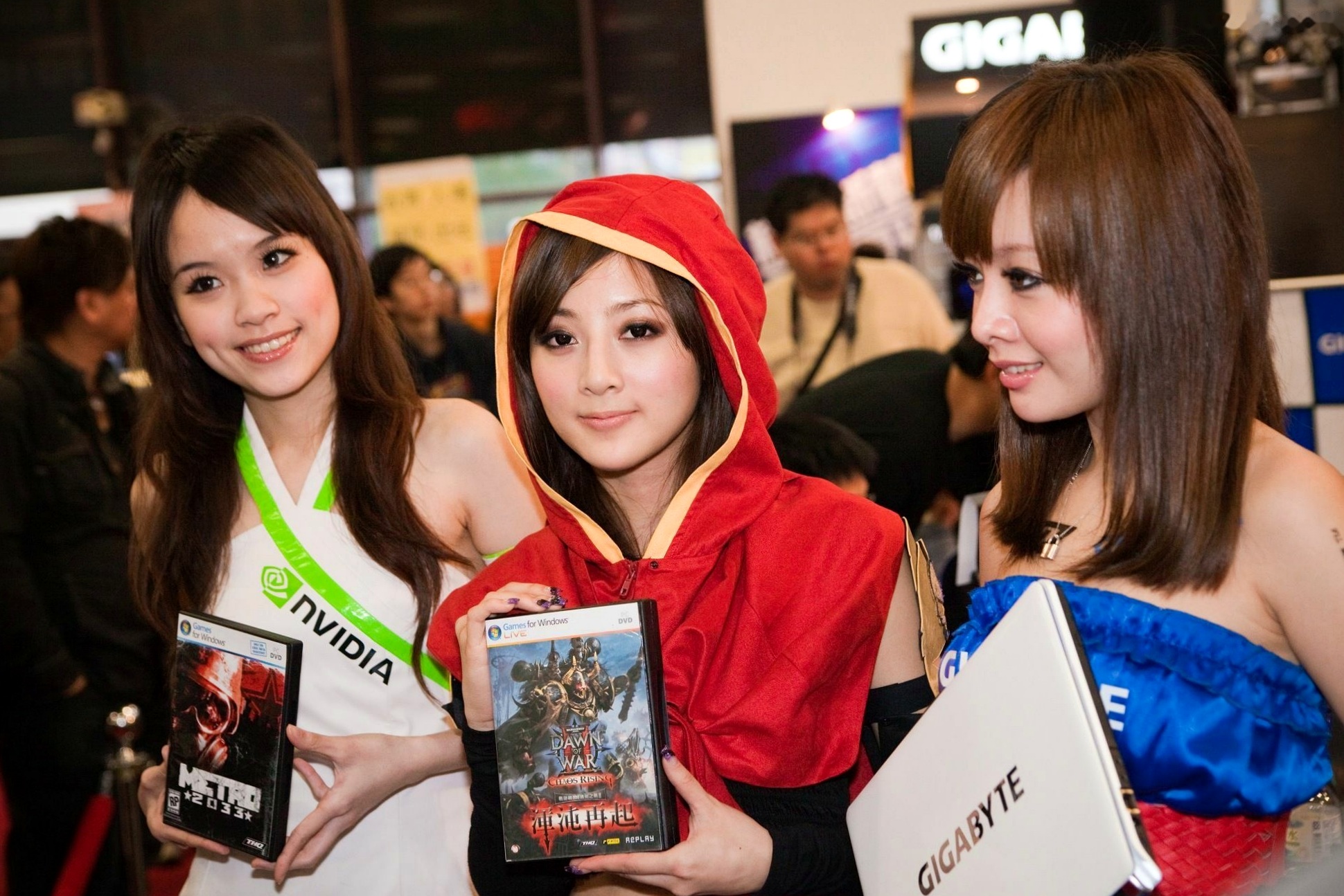 Gallery - 台湾正妹张凯洁/果子MM台北国际电玩展高清套图，身穿红色连帽Cosplay战袍，演绎甜美游戏展会女神风采台湾气质角色扮演女神 女神私房照_秀色女神 - image 21