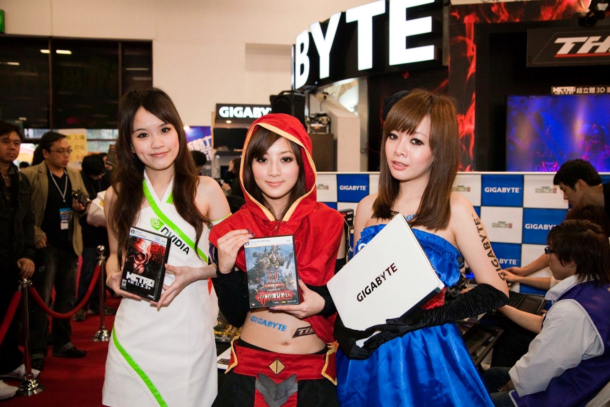 Gallery - 台湾正妹张凯洁/果子MM台北国际电玩展高清套图，身穿红色连帽Cosplay战袍，演绎甜美游戏展会女神风采台湾气质角色扮演女神 女神私房照_秀色女神 - image 22