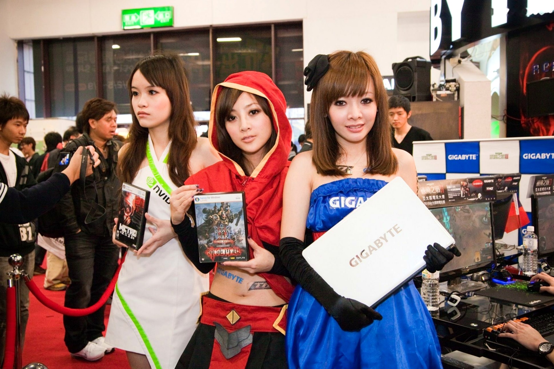 Gallery - 台湾正妹张凯洁/果子MM台北国际电玩展高清套图，身穿红色连帽Cosplay战袍，演绎甜美游戏展会女神风采台湾气质角色扮演女神 女神私房照_秀色女神 - image 26