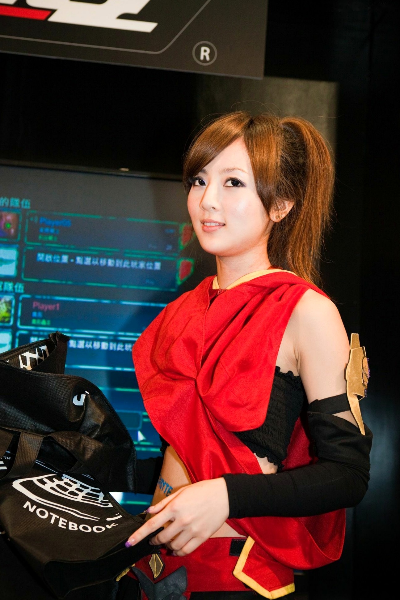 Gallery - 台湾正妹张凯洁/果子MM台北国际电玩展高清套图，身穿红色连帽Cosplay战袍，演绎甜美游戏展会女神风采台湾气质角色扮演女神 女神私房照_秀色女神 - image 29