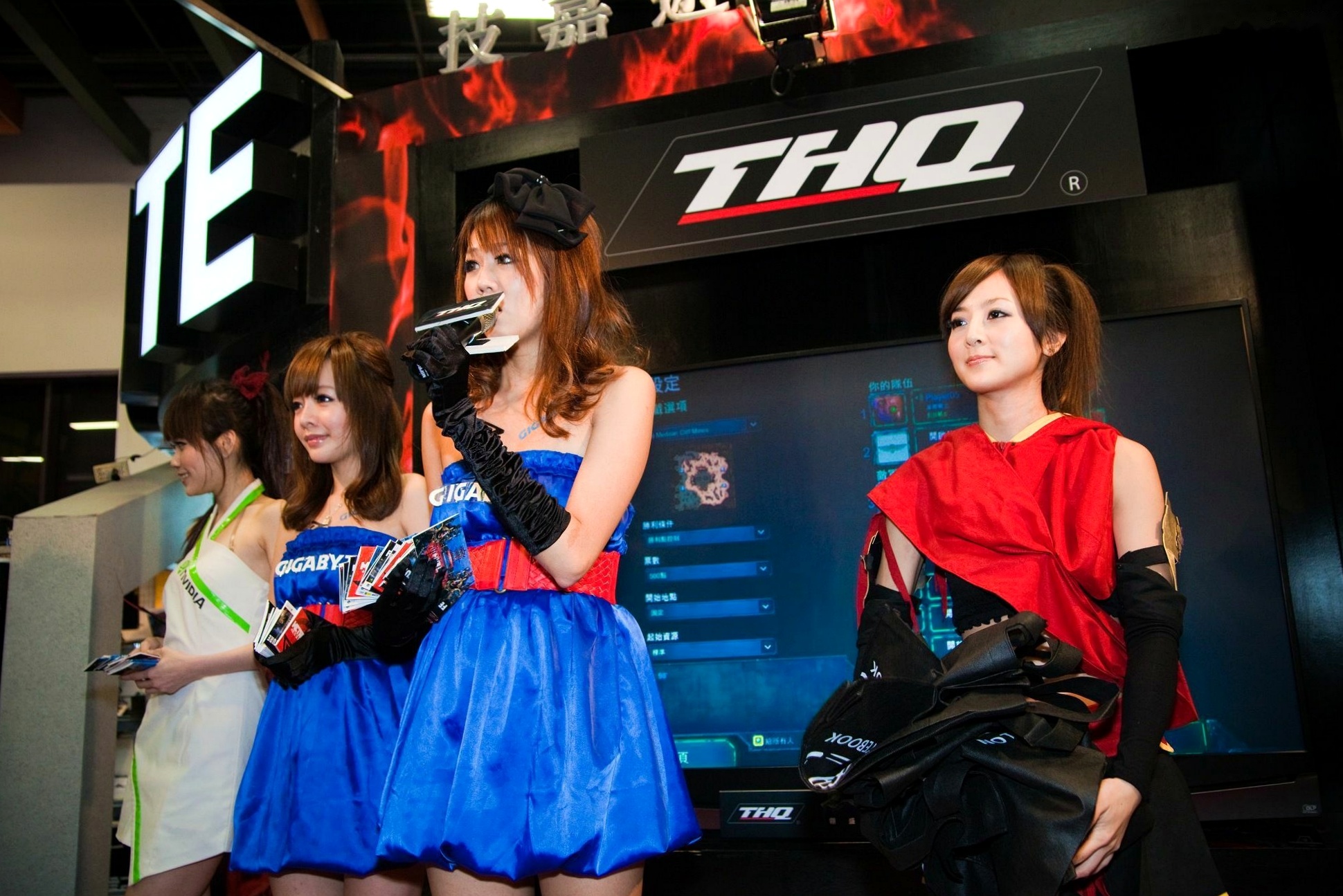 Gallery - 台湾正妹张凯洁/果子MM台北国际电玩展高清套图，身穿红色连帽Cosplay战袍，演绎甜美游戏展会女神风采台湾气质角色扮演女神 女神私房照_秀色女神 - image 31