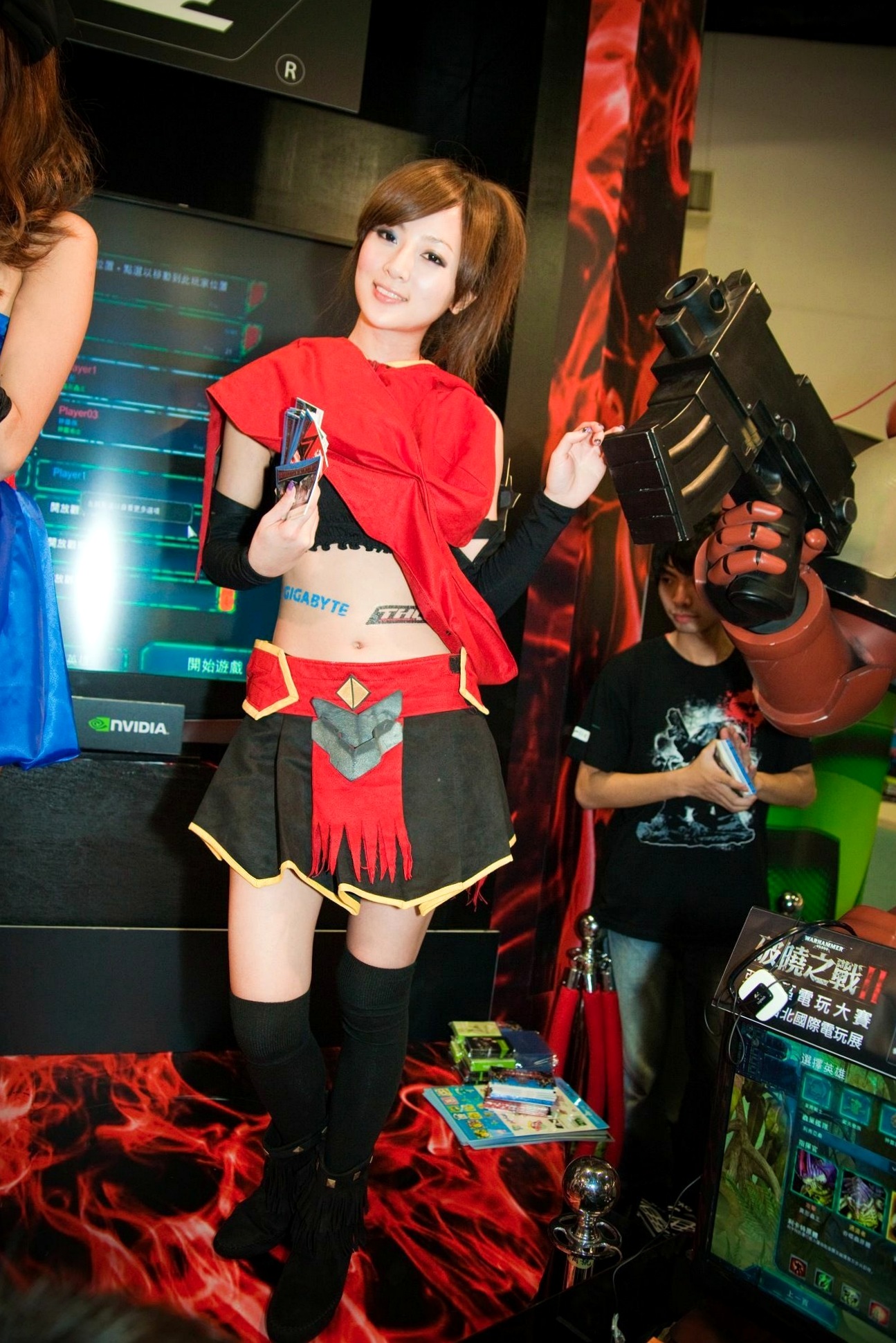 Gallery - 台湾正妹张凯洁/果子MM台北国际电玩展高清套图，身穿红色连帽Cosplay战袍，演绎甜美游戏展会女神风采台湾气质角色扮演女神 女神私房照_秀色女神 - image 34