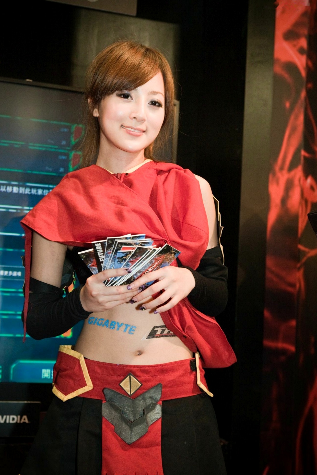 Gallery - 台湾正妹张凯洁/果子MM台北国际电玩展高清套图，身穿红色连帽Cosplay战袍，演绎甜美游戏展会女神风采台湾气质角色扮演女神 女神私房照_秀色女神 - image 35