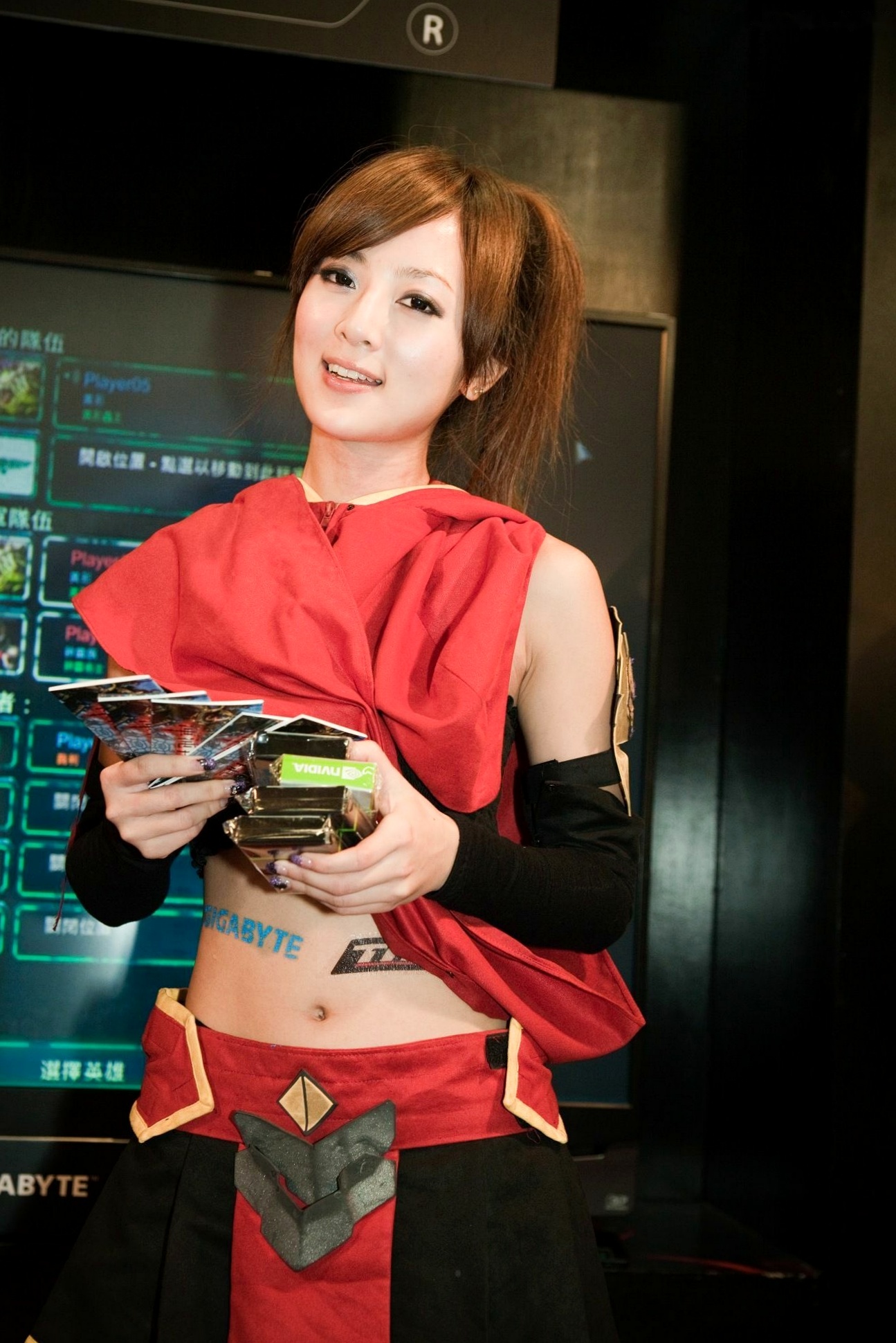 Gallery - 台湾正妹张凯洁/果子MM台北国际电玩展高清套图，身穿红色连帽Cosplay战袍，演绎甜美游戏展会女神风采台湾气质角色扮演女神 女神私房照_秀色女神 - image 37