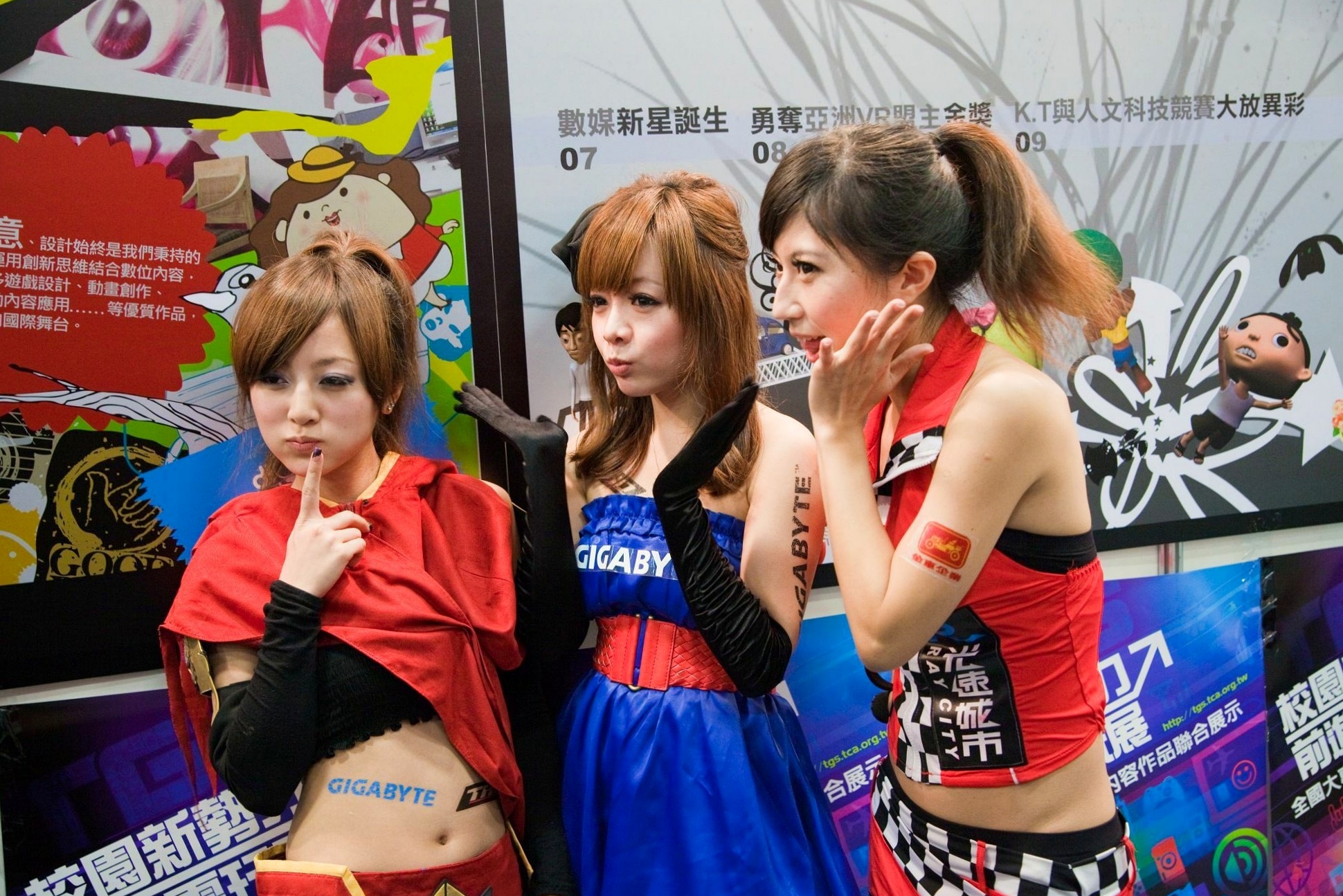 Gallery - 台湾正妹张凯洁/果子MM台北国际电玩展高清套图，身穿红色连帽Cosplay战袍，演绎甜美游戏展会女神风采台湾气质角色扮演女神 女神私房照_秀色女神 - image 55