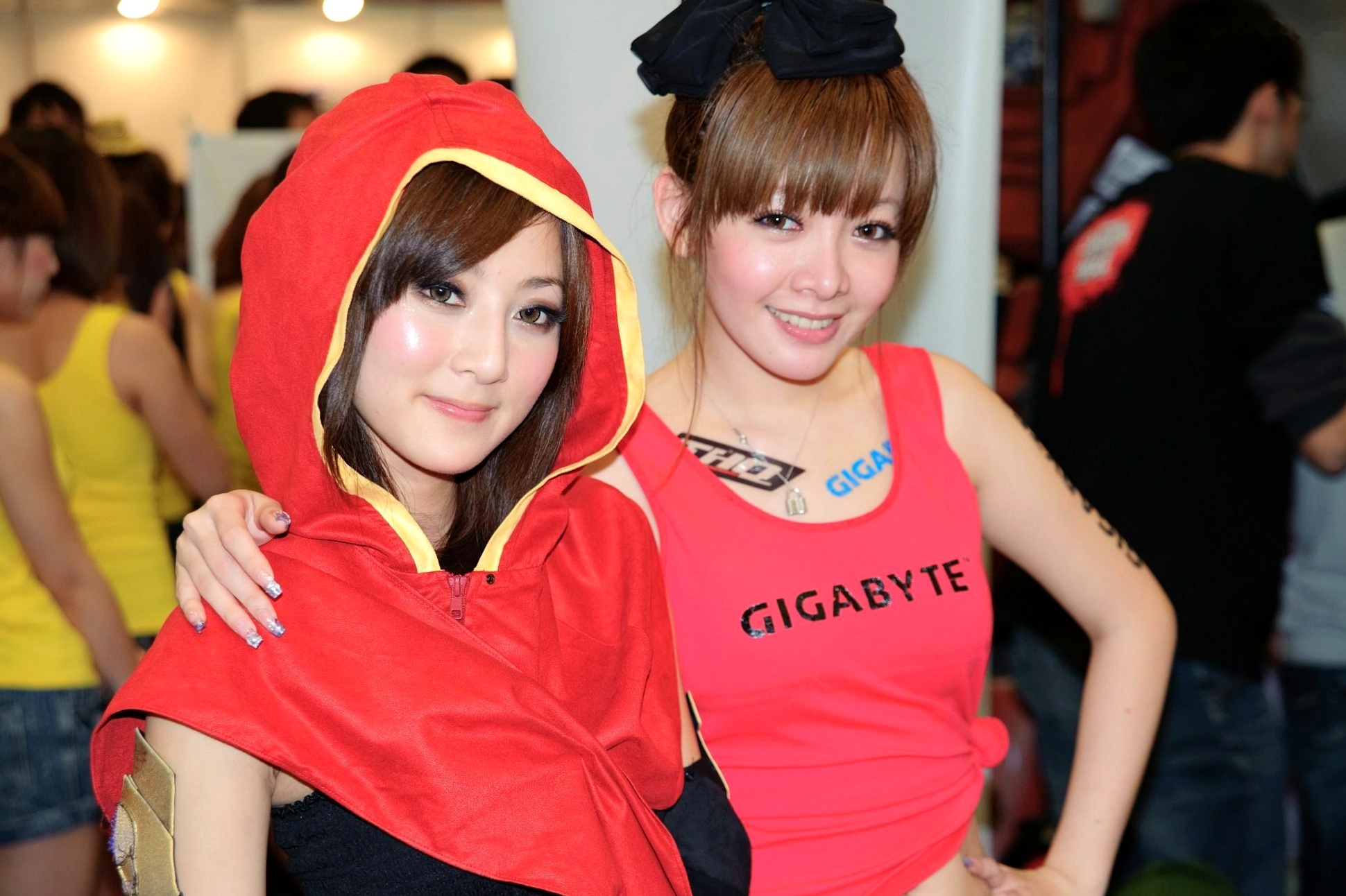 Gallery - 台湾正妹张凯洁/果子MM台北国际电玩展高清套图，身穿红色连帽Cosplay战袍，演绎甜美游戏展会女神风采台湾气质角色扮演女神 女神私房照_秀色女神 - image 56
