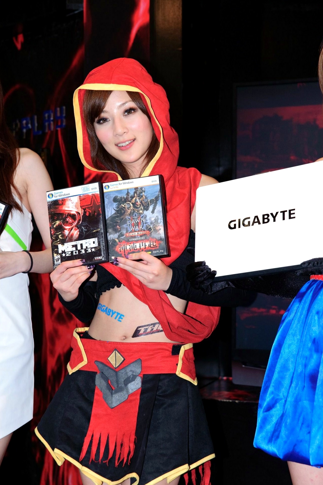 Gallery - 台湾正妹张凯洁/果子MM台北国际电玩展高清套图，身穿红色连帽Cosplay战袍，演绎甜美游戏展会女神风采台湾气质角色扮演女神 女神私房照_秀色女神 - image 61