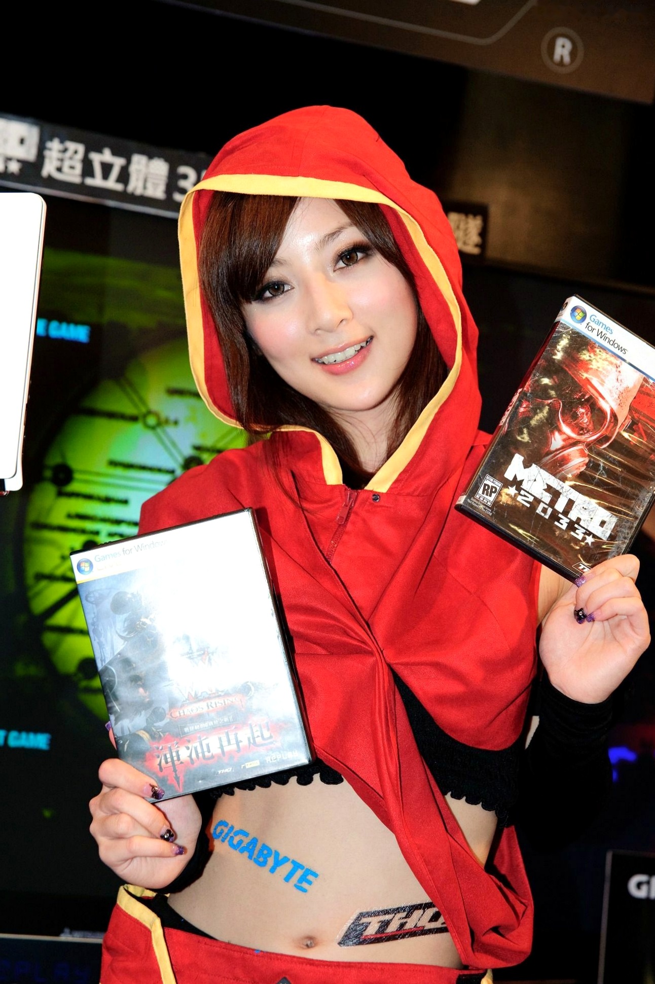 Gallery - 台湾正妹张凯洁/果子MM台北国际电玩展高清套图，身穿红色连帽Cosplay战袍，演绎甜美游戏展会女神风采台湾气质角色扮演女神 女神私房照_秀色女神 - image 68