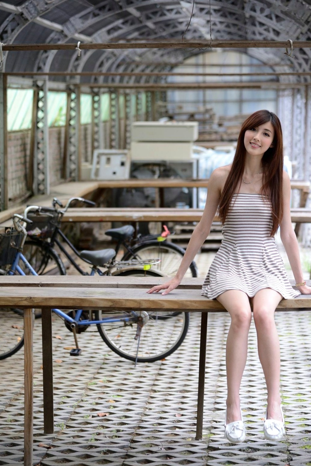 Gallery - 台湾正妹廖挺伶Kila晶晶户外写真，条纹抹胸短裙尽显修长美腿，清新甜美气质邻家少女台湾美腿清新治愈系户外 女神私房照_秀色女神 - image 2