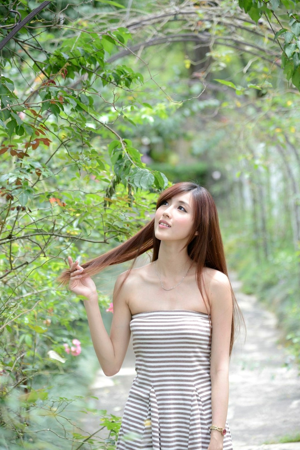 Gallery - 台湾正妹廖挺伶Kila晶晶户外写真，条纹抹胸短裙尽显修长美腿，清新甜美气质邻家少女台湾美腿清新治愈系户外 女神私房照_秀色女神 - image 8