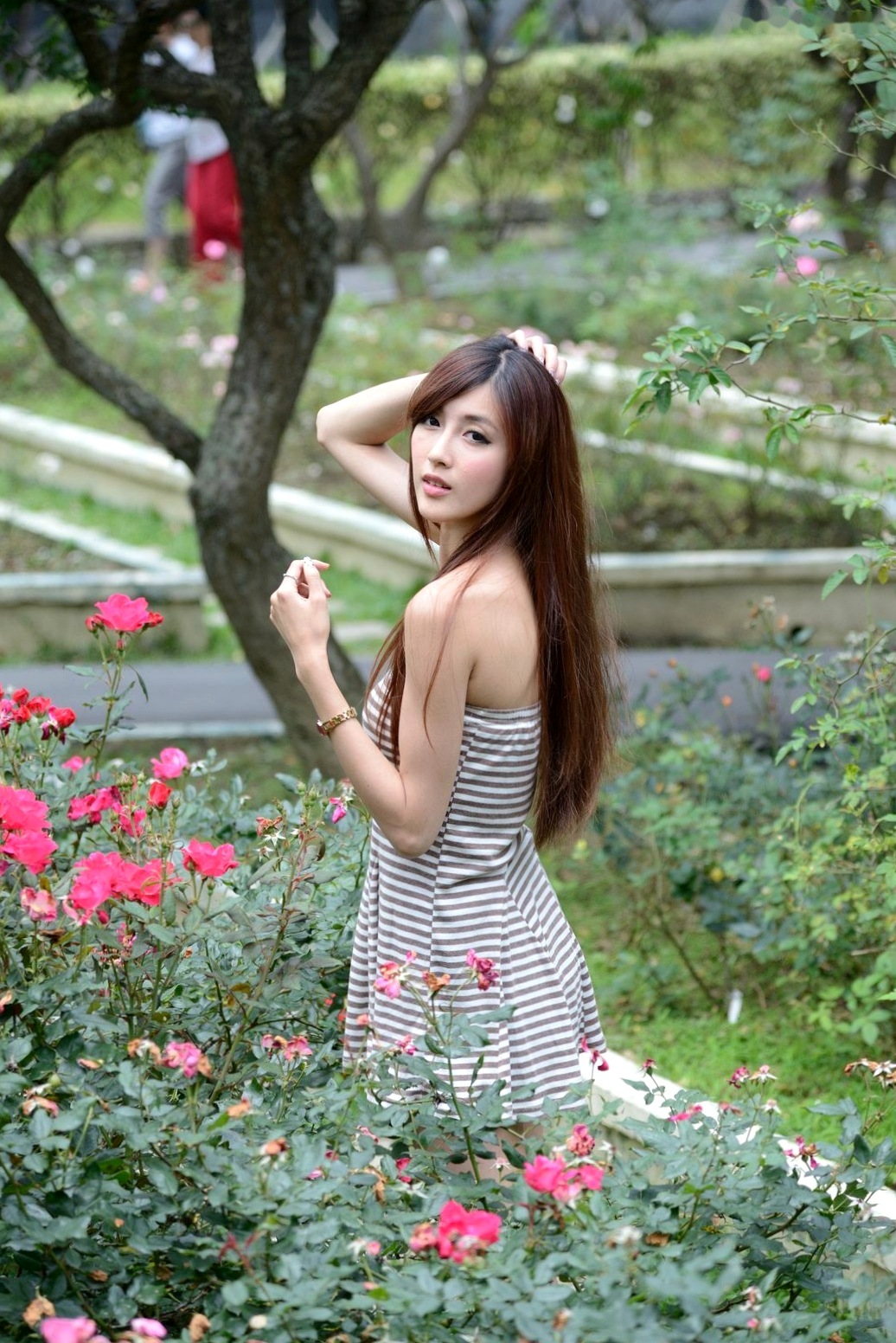 Gallery - 台湾正妹廖挺伶Kila晶晶户外写真，条纹抹胸短裙尽显修长美腿，清新甜美气质邻家少女台湾美腿清新治愈系户外 女神私房照_秀色女神 - image 12