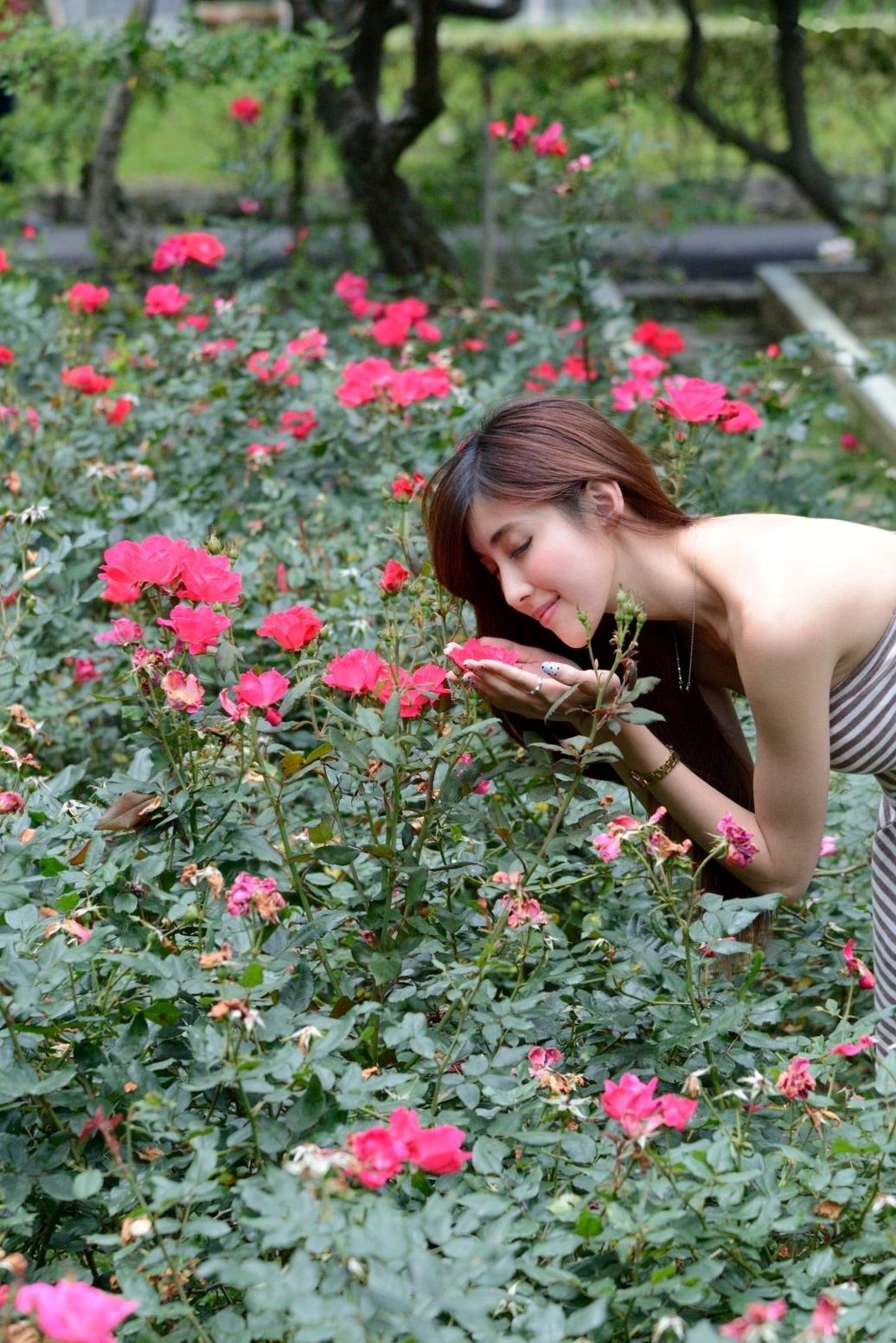Gallery - 台湾正妹廖挺伶Kila晶晶户外写真，条纹抹胸短裙尽显修长美腿，清新甜美气质邻家少女台湾美腿清新治愈系户外 女神私房照_秀色女神 - image 16
