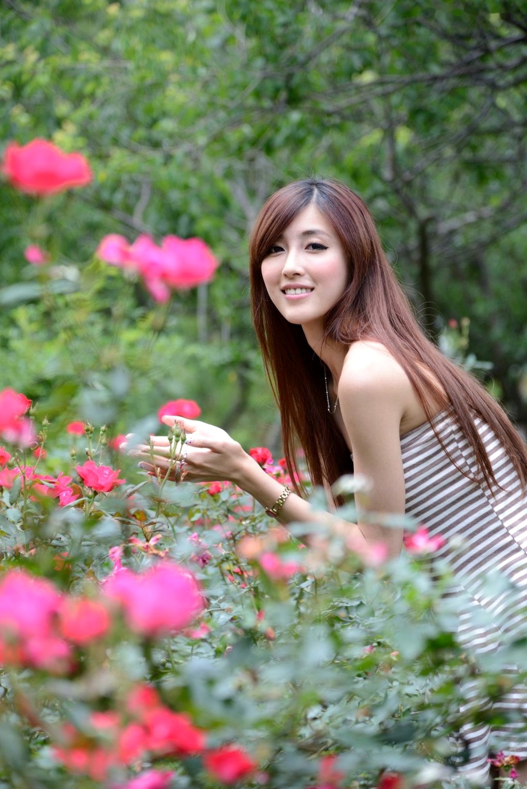 Gallery - 台湾正妹廖挺伶Kila晶晶户外写真，条纹抹胸短裙尽显修长美腿，清新甜美气质邻家少女台湾美腿清新治愈系户外 女神私房照_秀色女神 - image 18