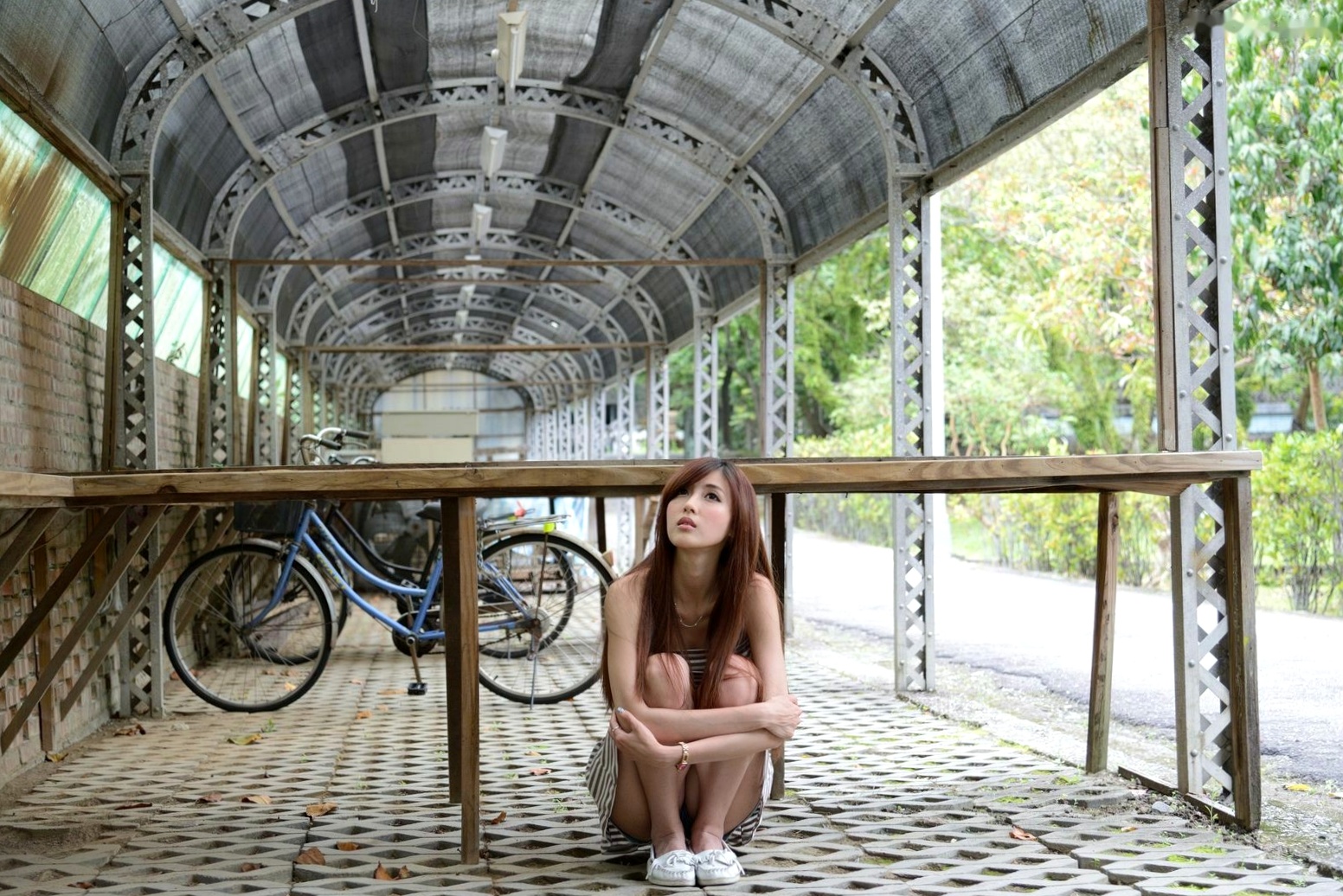 Gallery - 台湾正妹廖挺伶Kila晶晶户外写真，条纹抹胸短裙尽显修长美腿，清新甜美气质邻家少女台湾美腿清新治愈系户外 女神私房照_秀色女神 - image 40