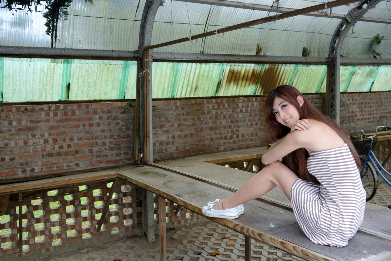 Gallery - 台湾正妹廖挺伶Kila晶晶户外写真，条纹抹胸短裙尽显修长美腿，清新甜美气质邻家少女台湾美腿清新治愈系户外 女神私房照_秀色女神 - image 42