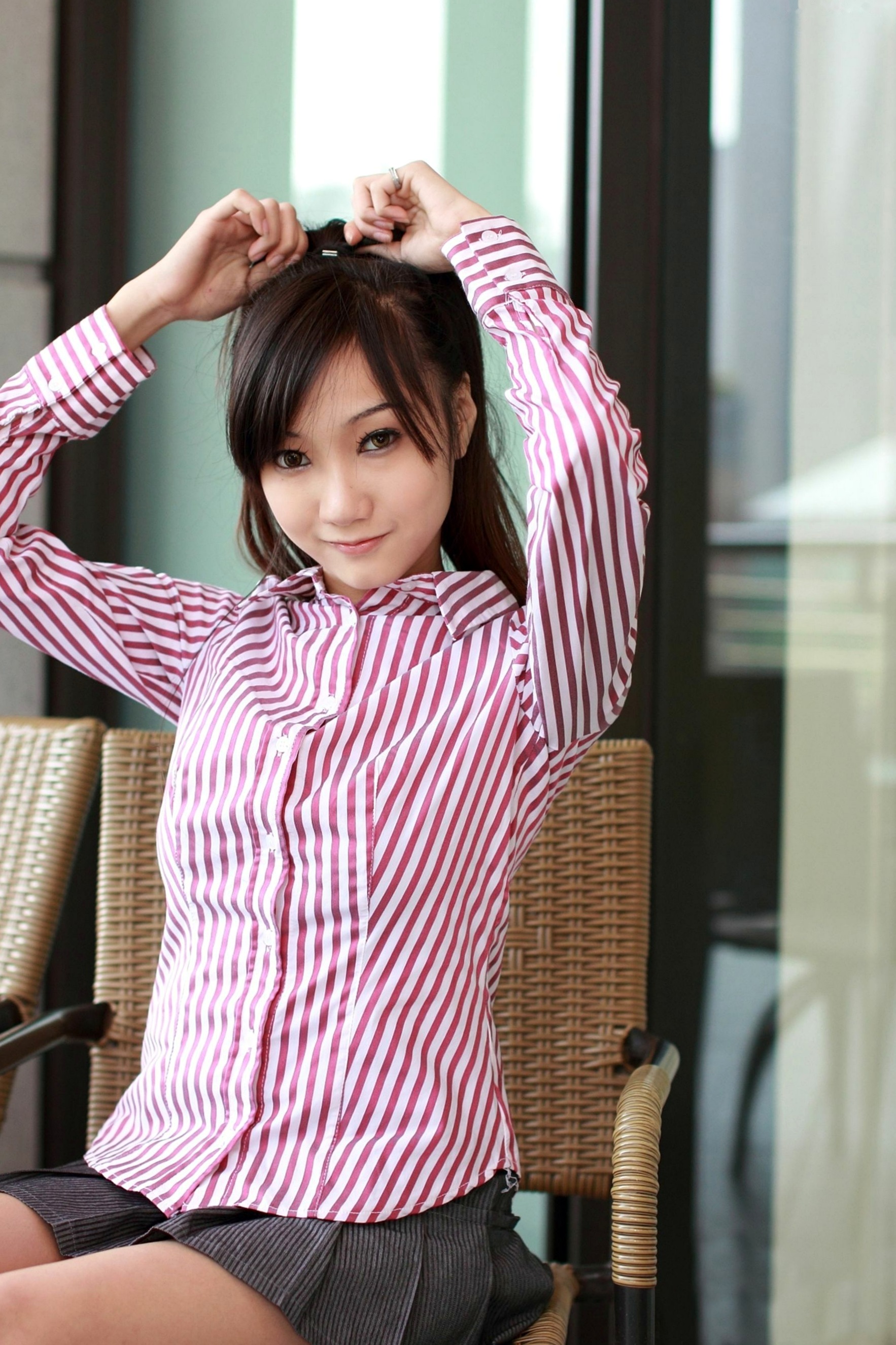 Gallery - 台湾正妹Tina陈思婷清新户外写真，红白条纹衫搭配短裙秀出纤细美腿，甜美街拍风格摄影集台湾清新户外街拍美腿 女神私房照_秀色女神 - image 2