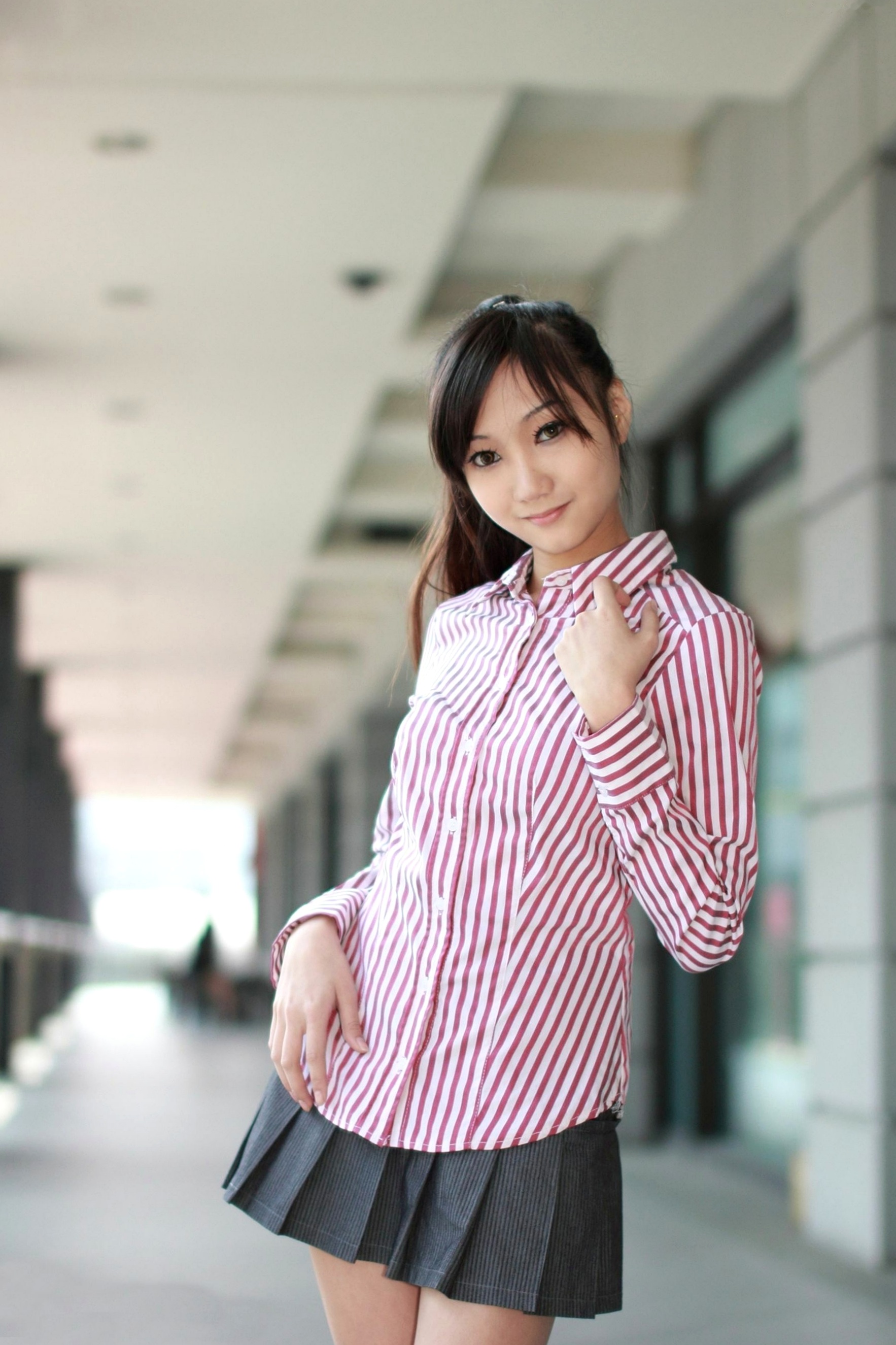 Gallery - 台湾正妹Tina陈思婷清新户外写真，红白条纹衫搭配短裙秀出纤细美腿，甜美街拍风格摄影集台湾清新户外街拍美腿 女神私房照_秀色女神 - image 10