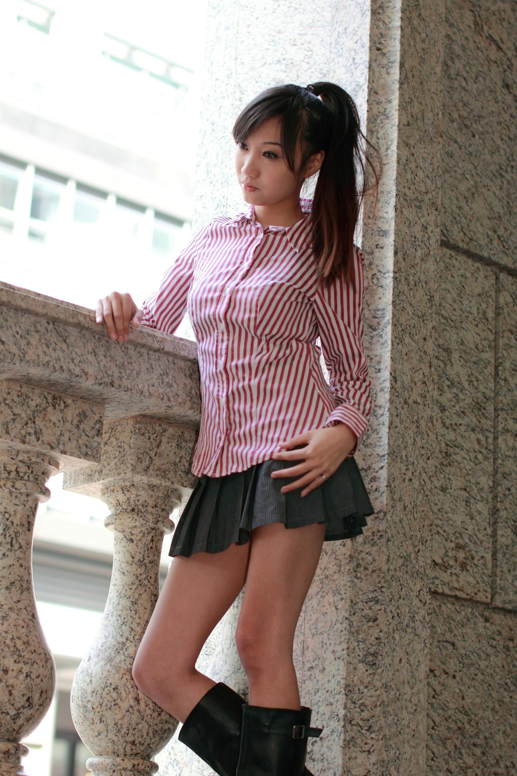Gallery - 台湾正妹Tina陈思婷清新户外写真，红白条纹衫搭配短裙秀出纤细美腿，甜美街拍风格摄影集台湾清新户外街拍美腿 女神私房照_秀色女神 - image 13