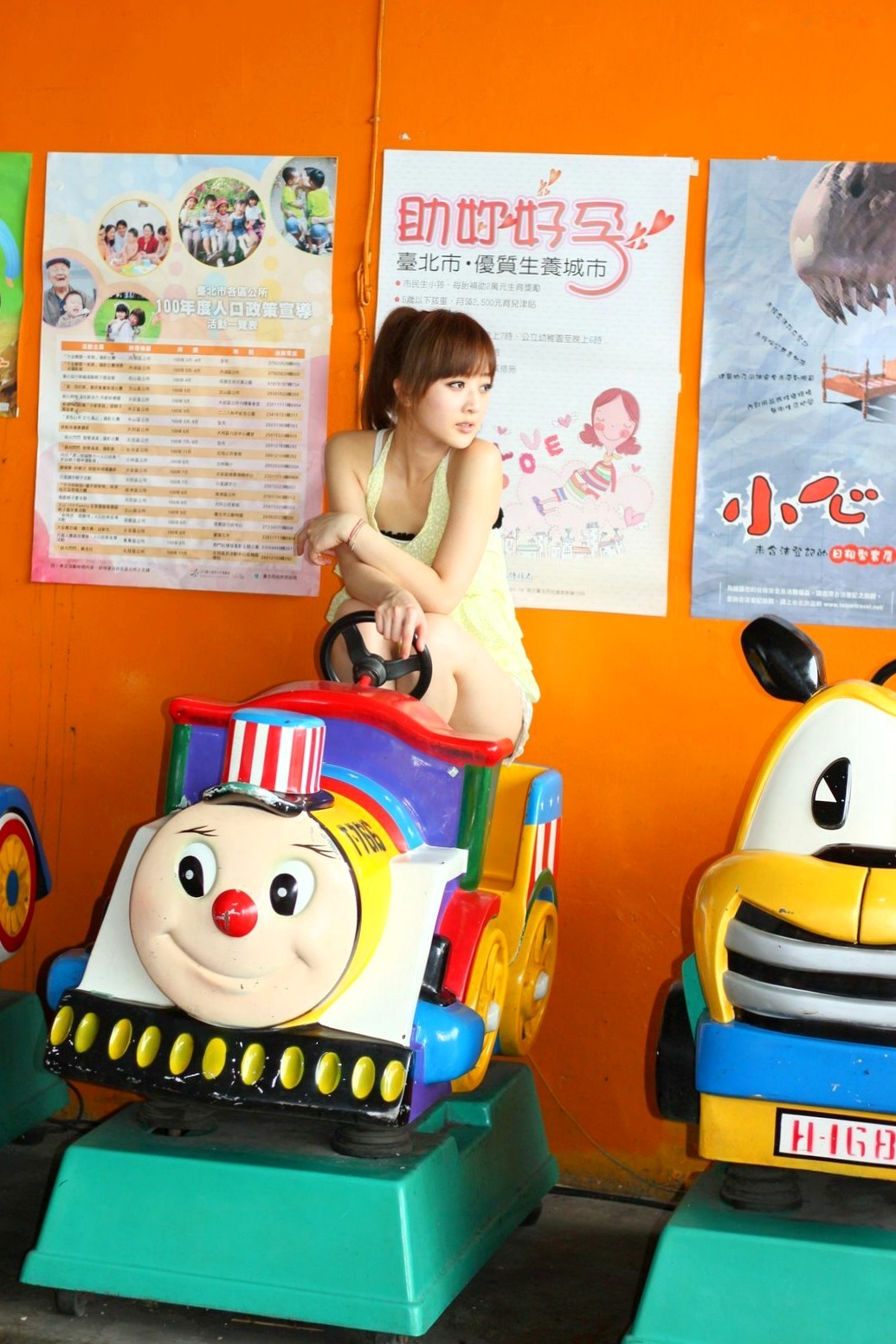 Gallery - 台湾正妹张允霏果子MM士林街头清新外拍，治愈系甜美夏日写真台湾清新治愈系街拍女神 女神私房照_秀色女神 - image 75