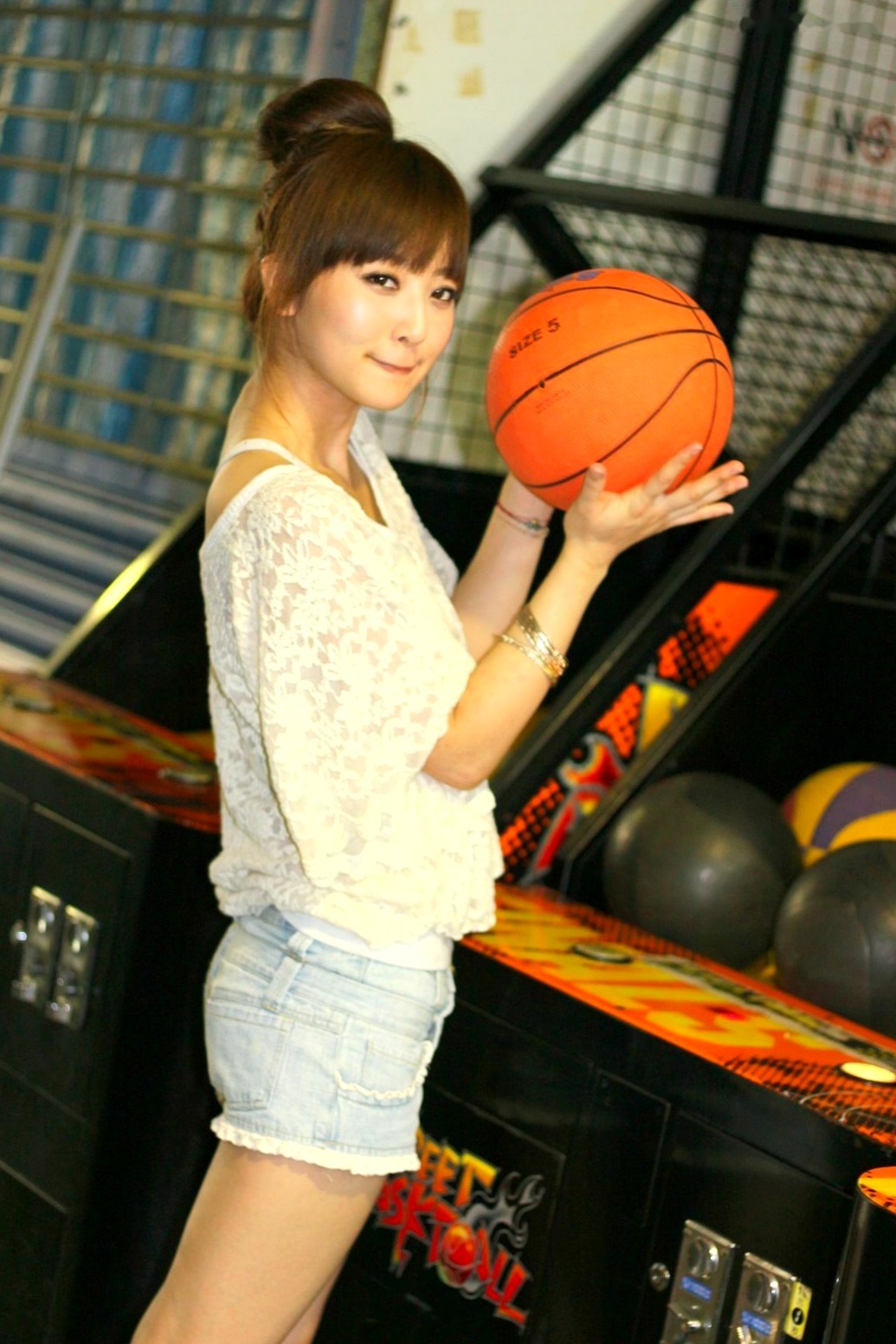 Gallery - 台湾正妹张允霏果子MM士林街头清新外拍，治愈系甜美夏日写真台湾清新治愈系街拍女神 女神私房照_秀色女神 - image 140