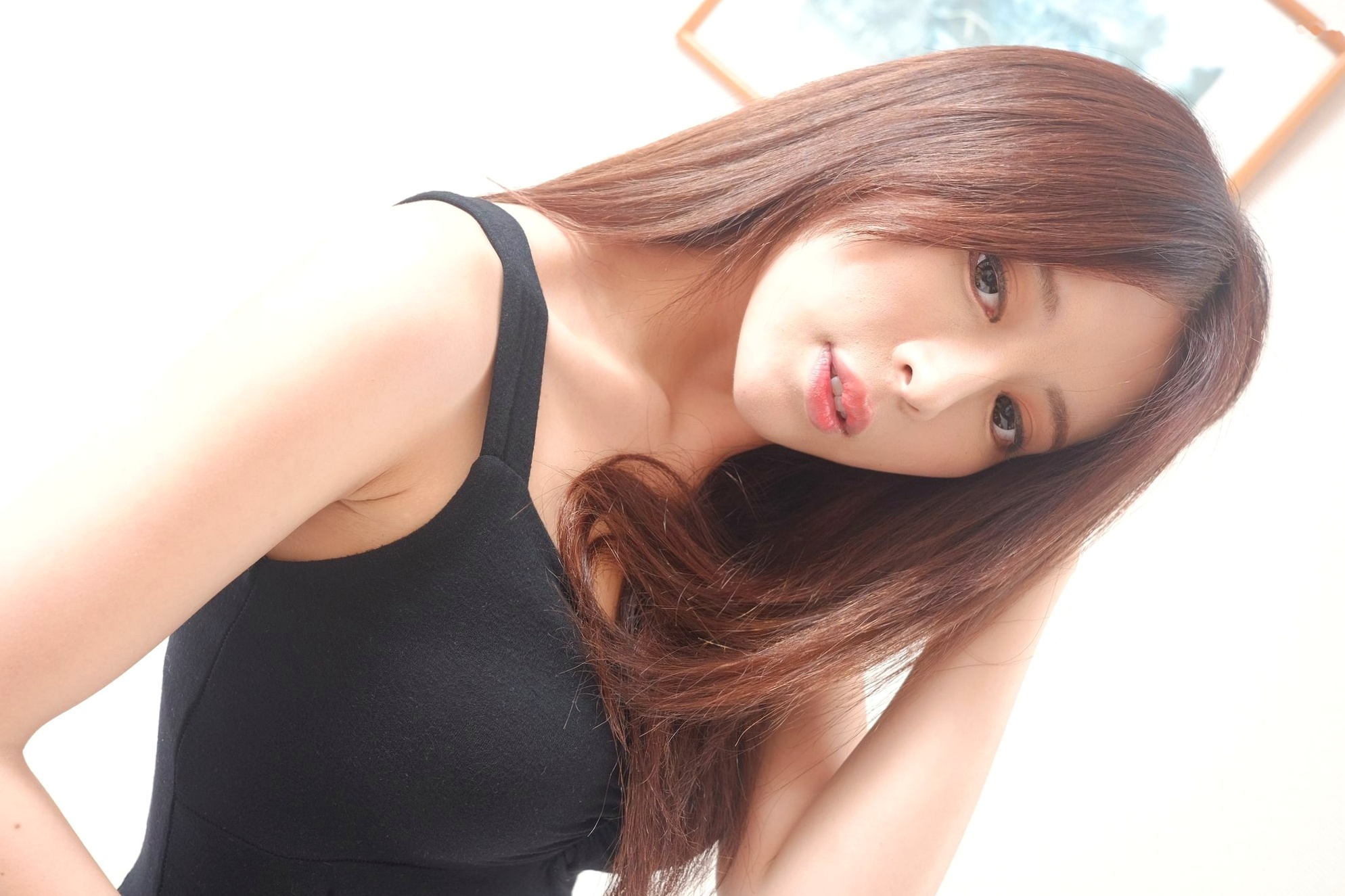 Gallery - 台湾正妹网红嫩模张齐郡JULIE《甜美吊带女神》居家私房写真集，俏皮可爱互动与纯欲风展现，带你感受多面女神的甜美诱惑台湾私房照清纯气质女神 女神私房照_秀色女神 - image 15