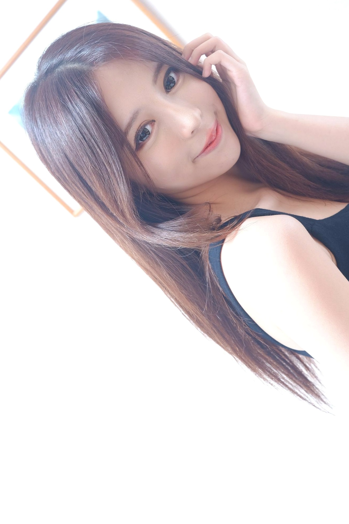 Gallery - 台湾正妹网红嫩模张齐郡JULIE《甜美吊带女神》居家私房写真集，俏皮可爱互动与纯欲风展现，带你感受多面女神的甜美诱惑台湾私房照清纯气质女神 女神私房照_秀色女神 - image 17