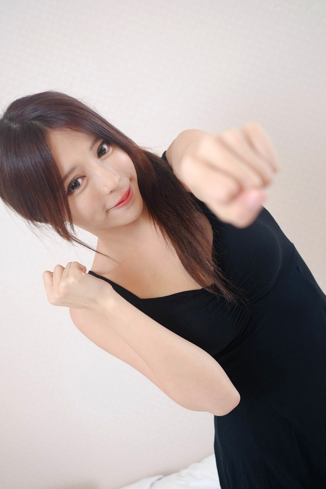 Gallery - 台湾正妹网红嫩模张齐郡JULIE《甜美吊带女神》居家私房写真集，俏皮可爱互动与纯欲风展现，带你感受多面女神的甜美诱惑台湾私房照清纯气质女神 女神私房照_秀色女神 - image 25