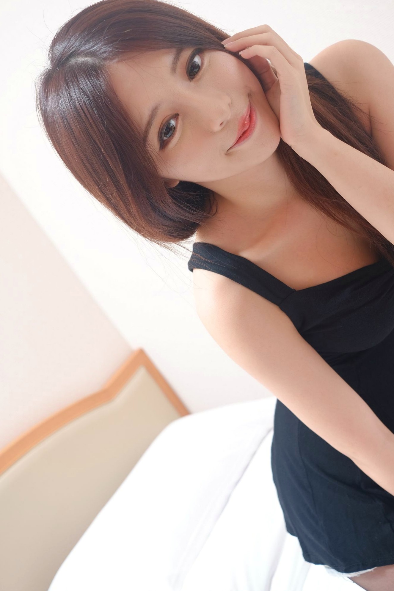 Gallery - 台湾正妹网红嫩模张齐郡JULIE《甜美吊带女神》居家私房写真集，俏皮可爱互动与纯欲风展现，带你感受多面女神的甜美诱惑台湾私房照清纯气质女神 女神私房照_秀色女神 - image 37