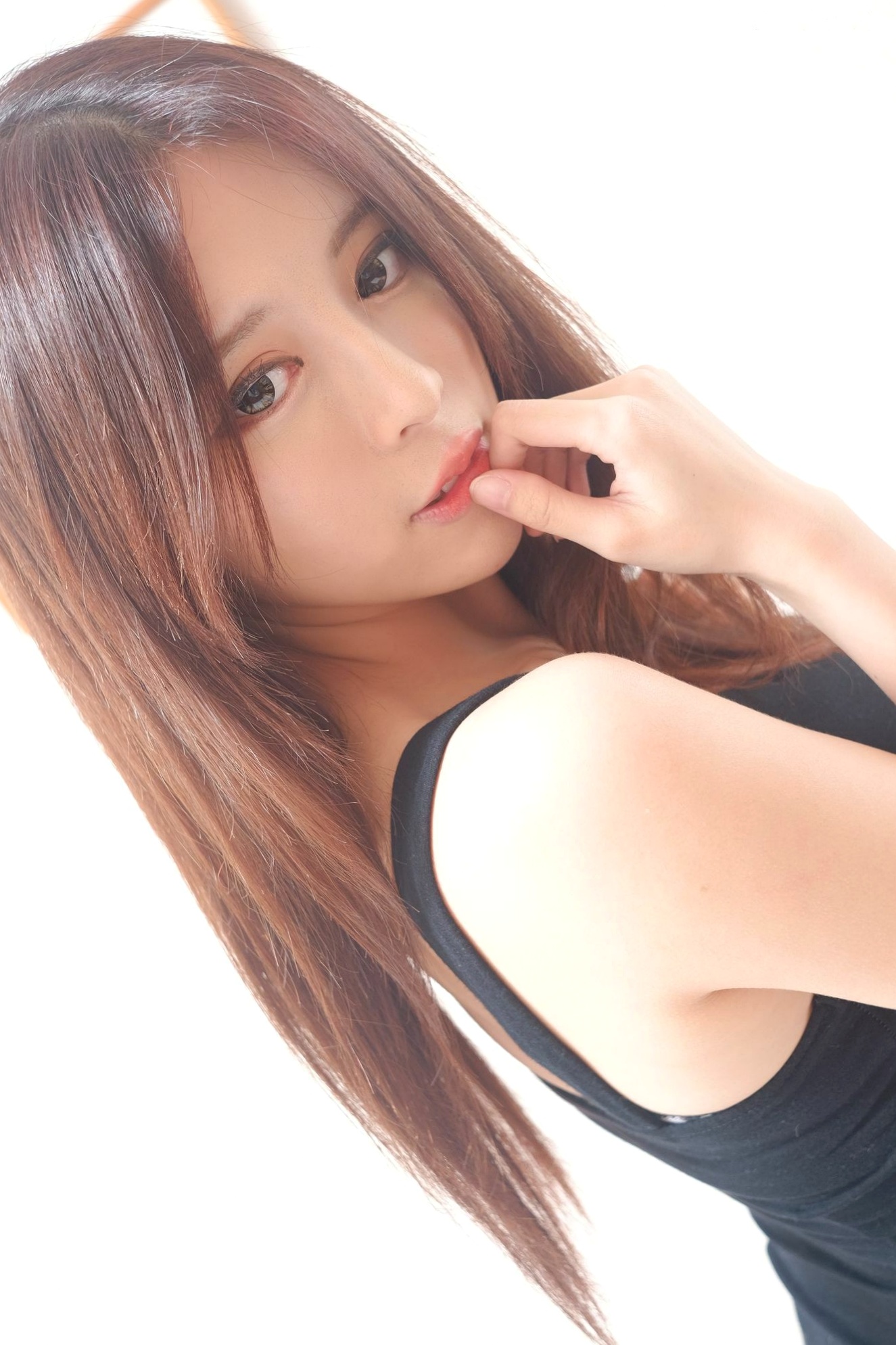 Gallery - 台湾正妹网红嫩模张齐郡JULIE《甜美吊带女神》居家私房写真集，俏皮可爱互动与纯欲风展现，带你感受多面女神的甜美诱惑台湾私房照清纯气质女神 女神私房照_秀色女神 - image 49