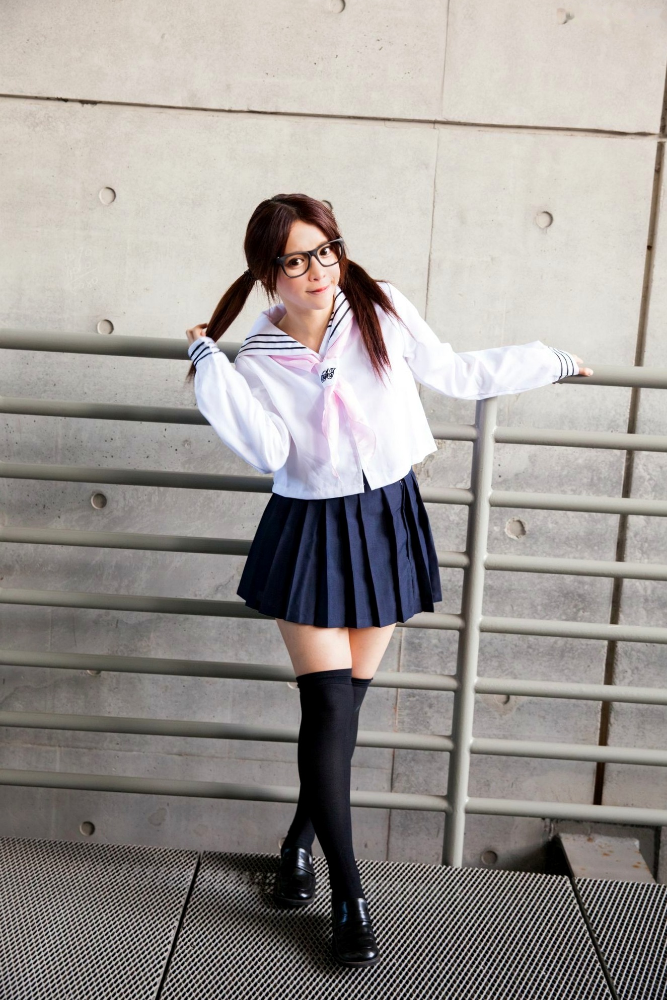 Gallery - 台湾正妹张齐郡JULIE《长筒袜校服少女》户外日系清新学生装写真集台湾清纯校服丝袜女神 女神私房照_秀色女神 - image 1