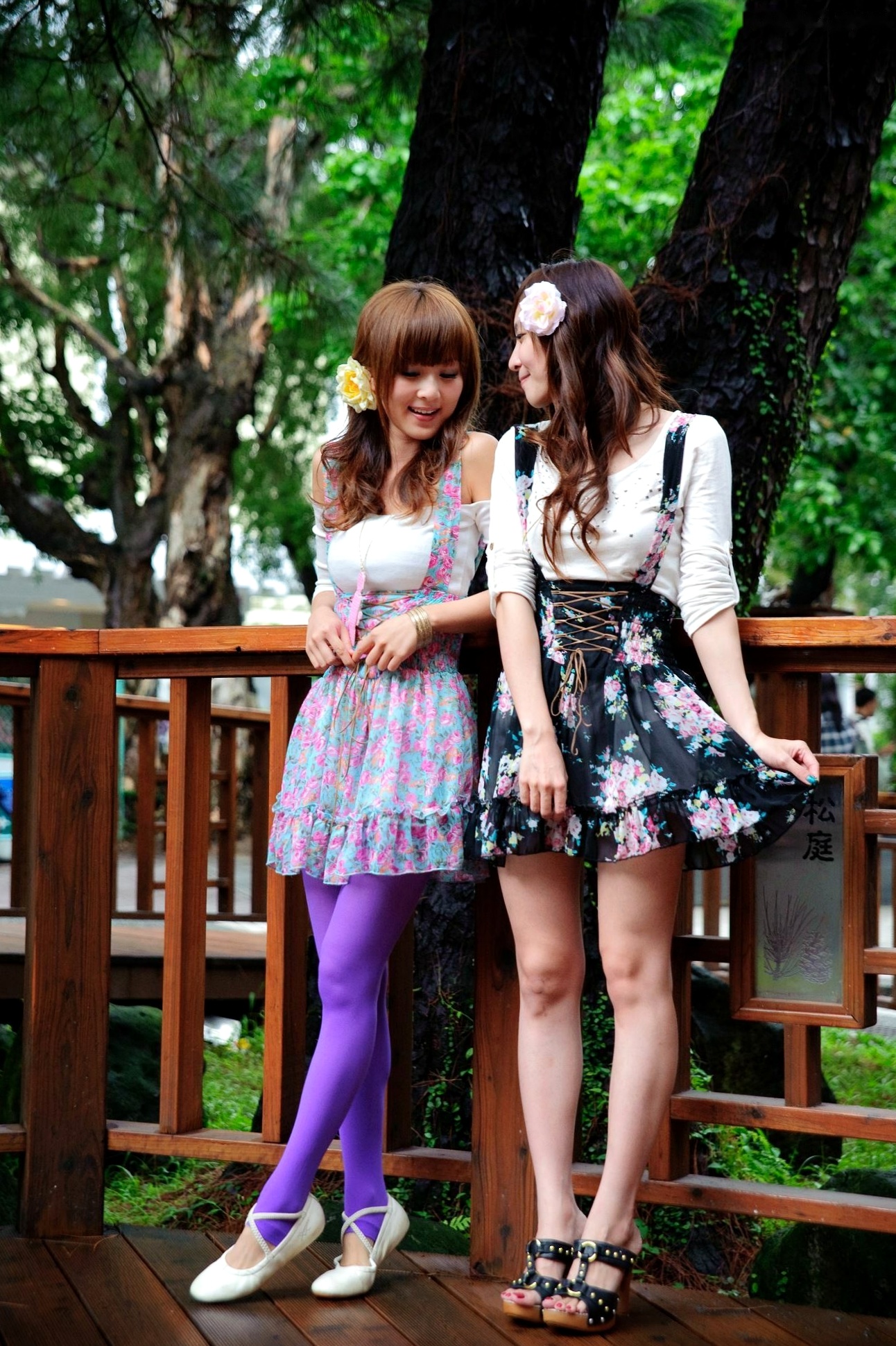 Gallery - 台湾正妹果子Mikako+Minako：台大校园户外写真，清新甜美森系少女园林风情台湾清新治愈系户外 女神私房照_秀色女神 - image 3