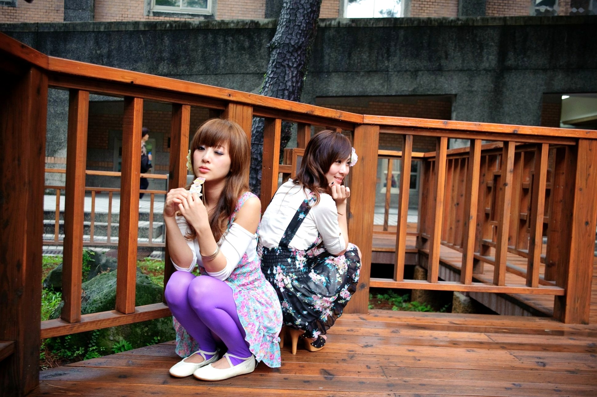 Gallery - 台湾正妹果子Mikako+Minako：台大校园户外写真，清新甜美森系少女园林风情台湾清新治愈系户外 女神私房照_秀色女神 - image 6