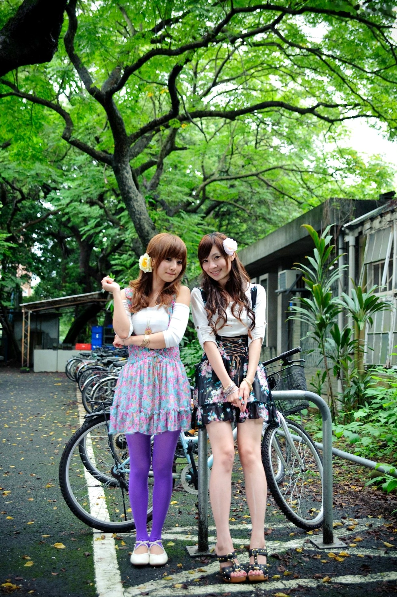 Gallery - 台湾正妹果子Mikako+Minako：台大校园户外写真，清新甜美森系少女园林风情台湾清新治愈系户外 女神私房照_秀色女神 - image 17