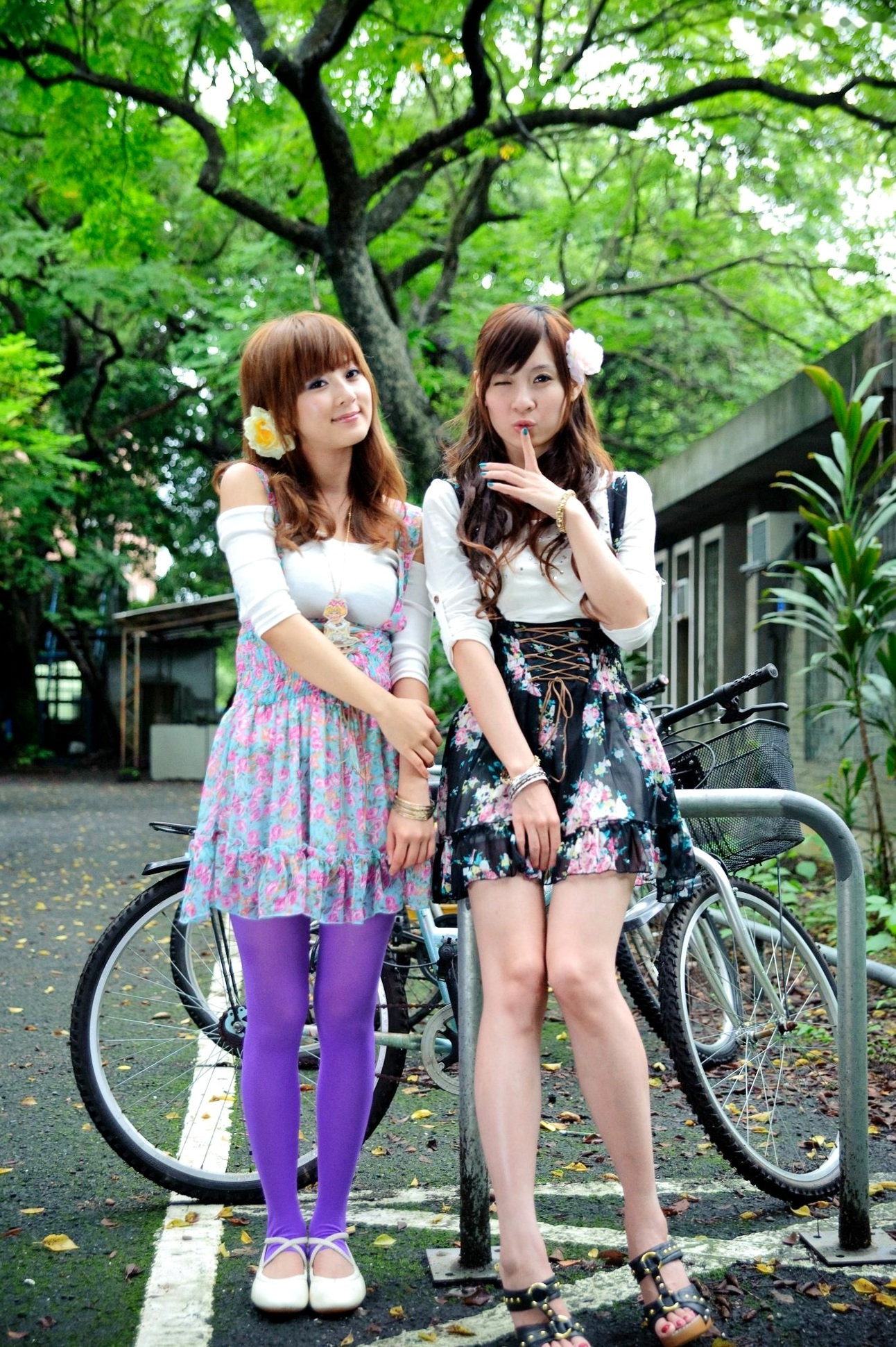 Gallery - 台湾正妹果子Mikako+Minako：台大校园户外写真，清新甜美森系少女园林风情台湾清新治愈系户外 女神私房照_秀色女神 - image 19