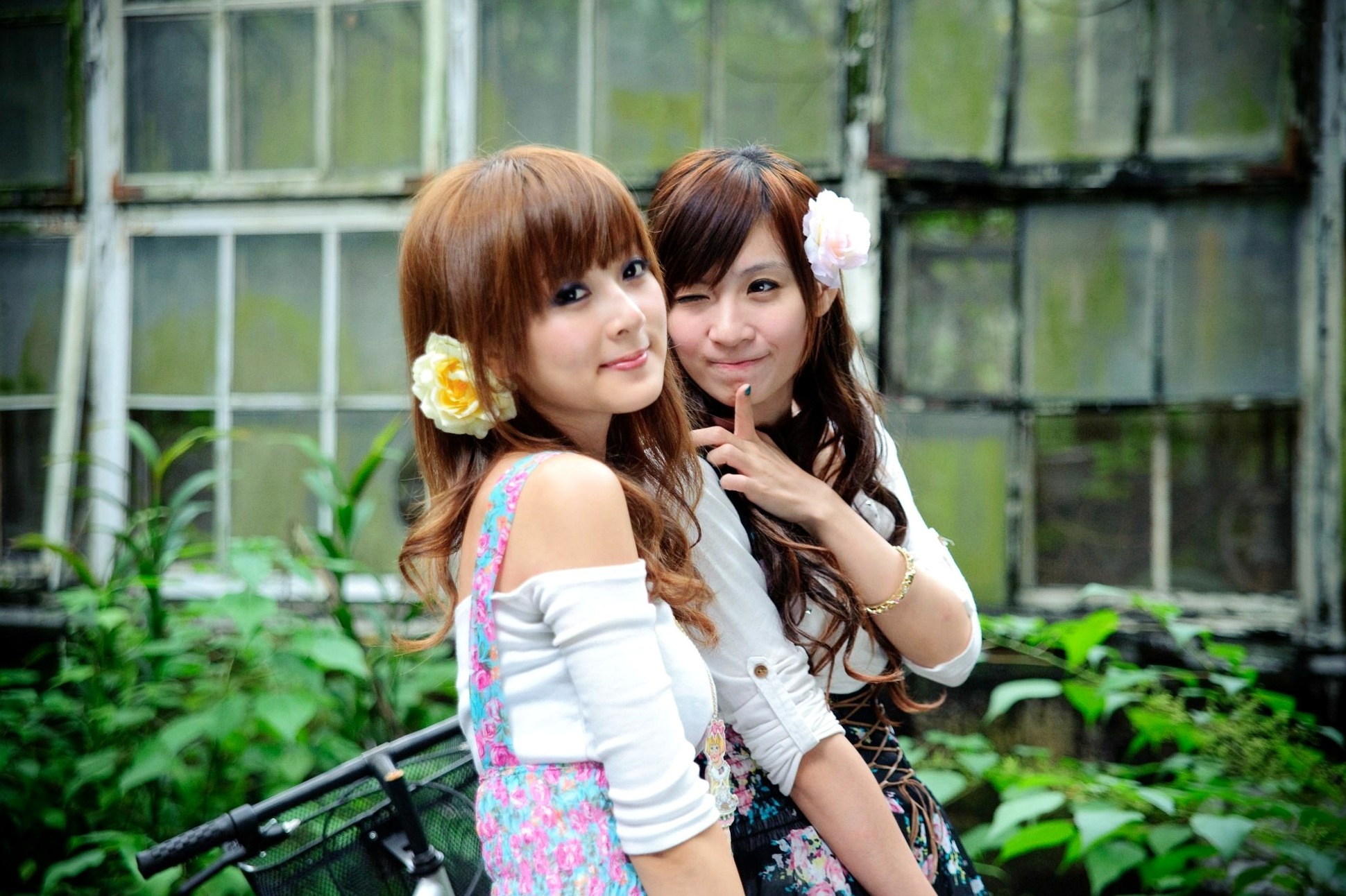 Gallery - 台湾正妹果子Mikako+Minako：台大校园户外写真，清新甜美森系少女园林风情台湾清新治愈系户外 女神私房照_秀色女神 - image 21