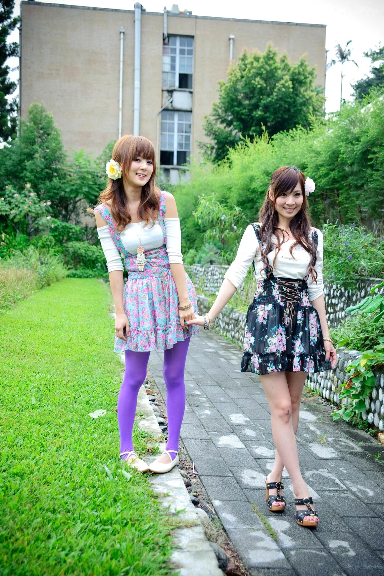 Gallery - 台湾正妹果子Mikako+Minako：台大校园户外写真，清新甜美森系少女园林风情台湾清新治愈系户外 女神私房照_秀色女神 - image 24