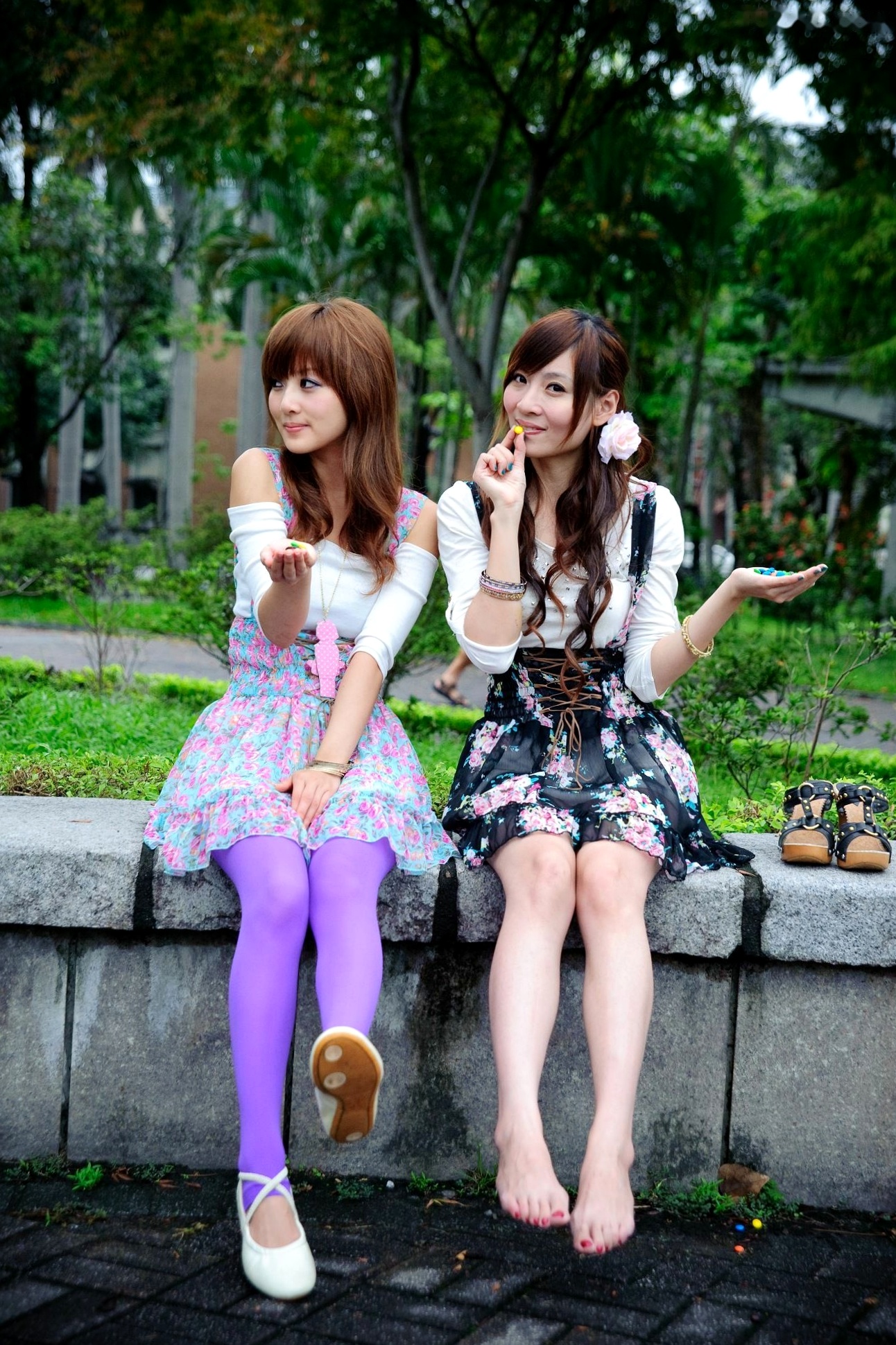 Gallery - 台湾正妹果子Mikako+Minako：台大校园户外写真，清新甜美森系少女园林风情台湾清新治愈系户外 女神私房照_秀色女神 - image 44