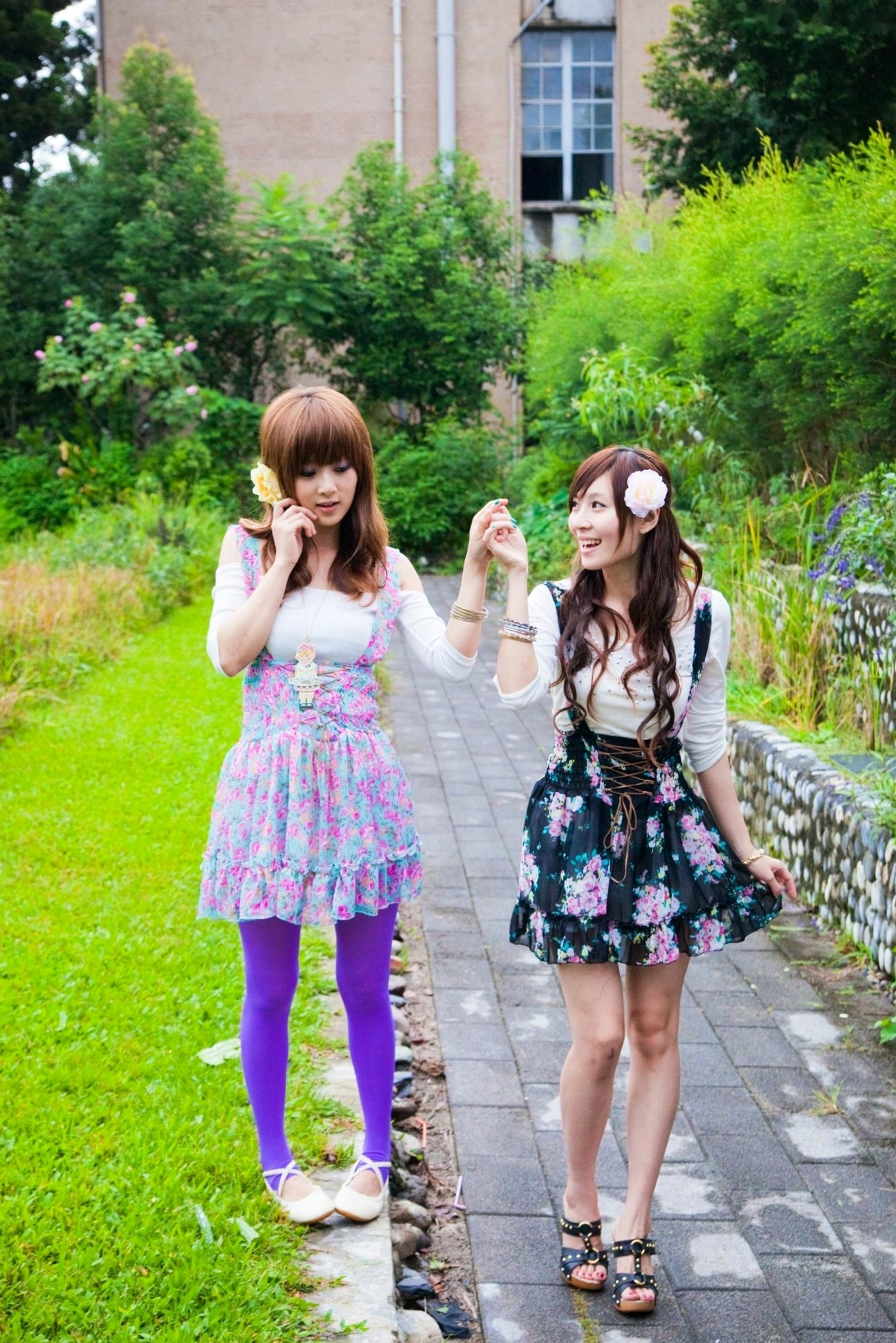 Gallery - 台湾正妹果子Mikako+Minako：台大校园户外写真，清新甜美森系少女园林风情台湾清新治愈系户外 女神私房照_秀色女神 - image 76