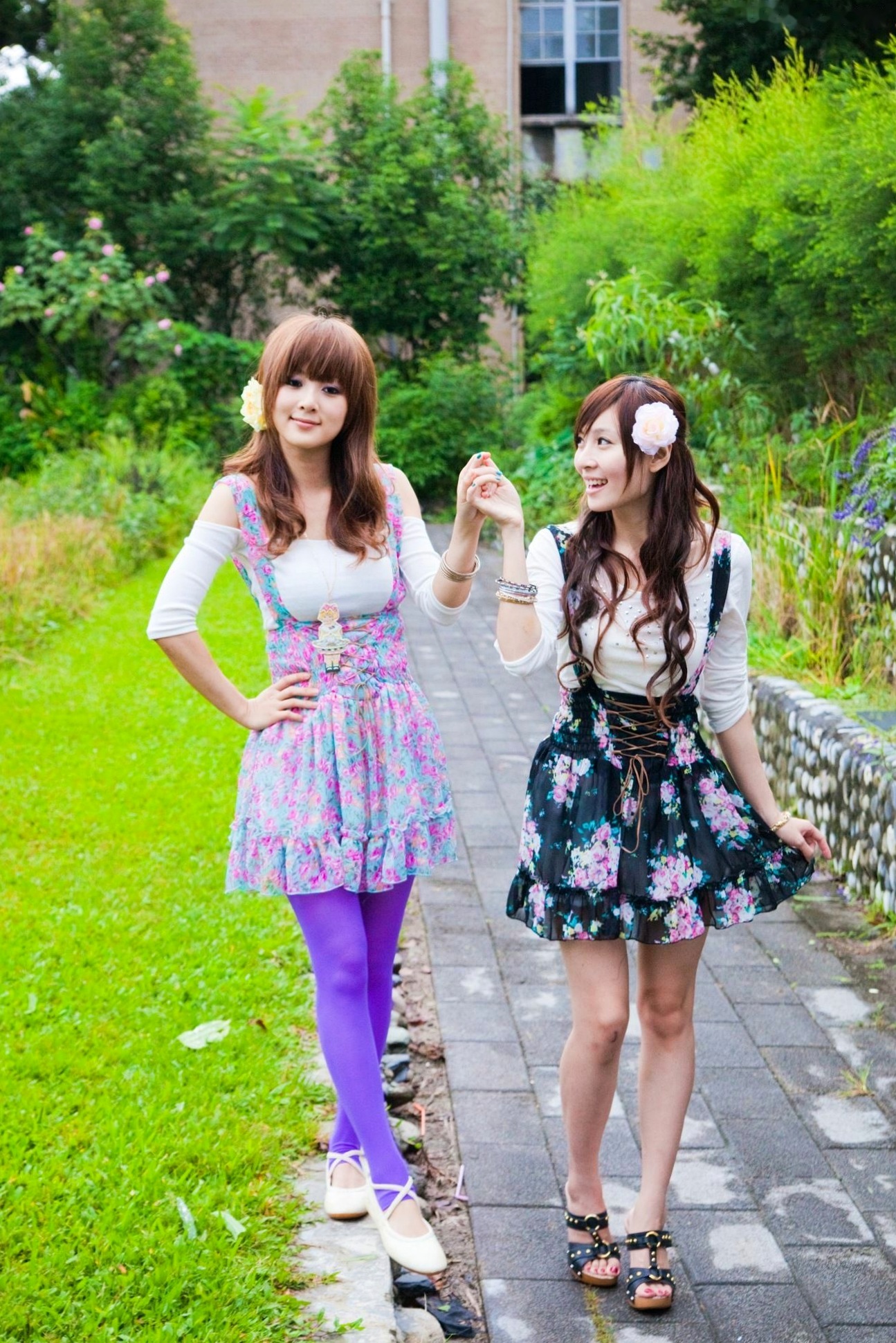 Gallery - 台湾正妹果子Mikako+Minako：台大校园户外写真，清新甜美森系少女园林风情台湾清新治愈系户外 女神私房照_秀色女神 - image 77
