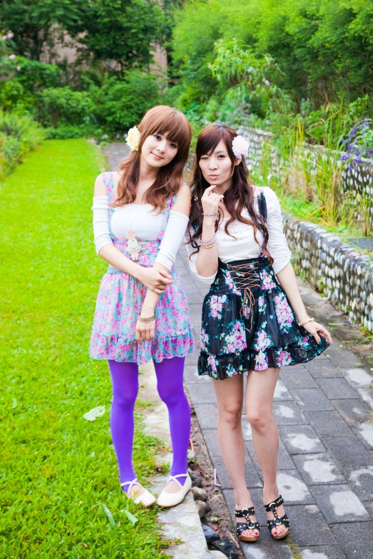 Gallery - 台湾正妹果子Mikako+Minako：台大校园户外写真，清新甜美森系少女园林风情台湾清新治愈系户外 女神私房照_秀色女神 - image 78