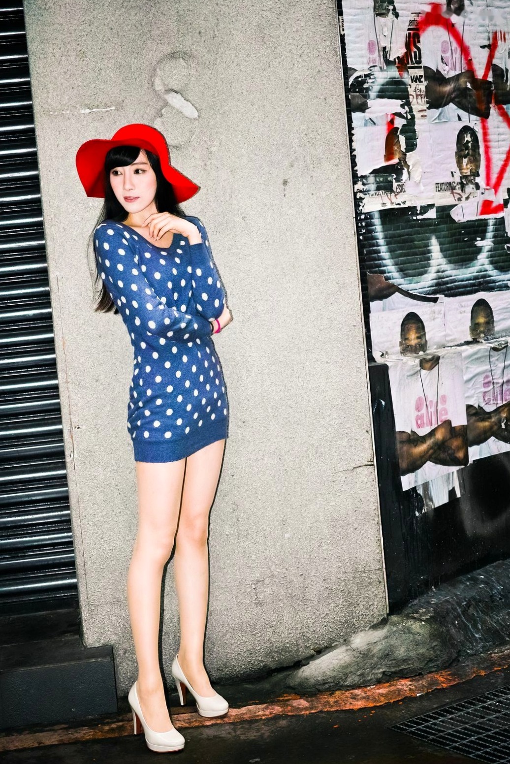 Gallery - 台湾正妹胡佳妏Cora《西门町红楼外拍》街拍写真集：优雅针织衫红帽御姐，尽显城市复古文艺风情台湾街拍气质清纯御女郎 - Royal Lady  女神私房照_秀色女神 - image 13