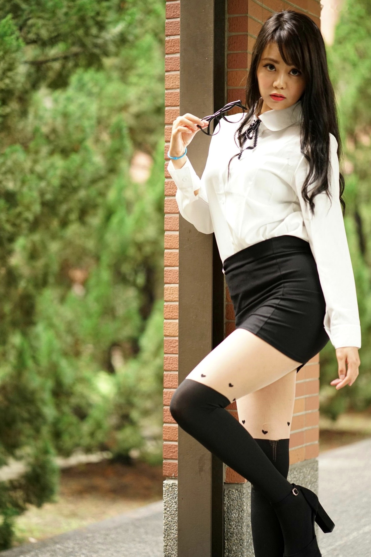 Gallery - 台湾正妹Candy孙卉彤亚洲大学外拍写真集：白衬衫包臀裙演绎禁欲系OL职场风，优雅美腿魅力十足台湾校服丝袜气质性感 女神私房照_秀色女神 - image 20