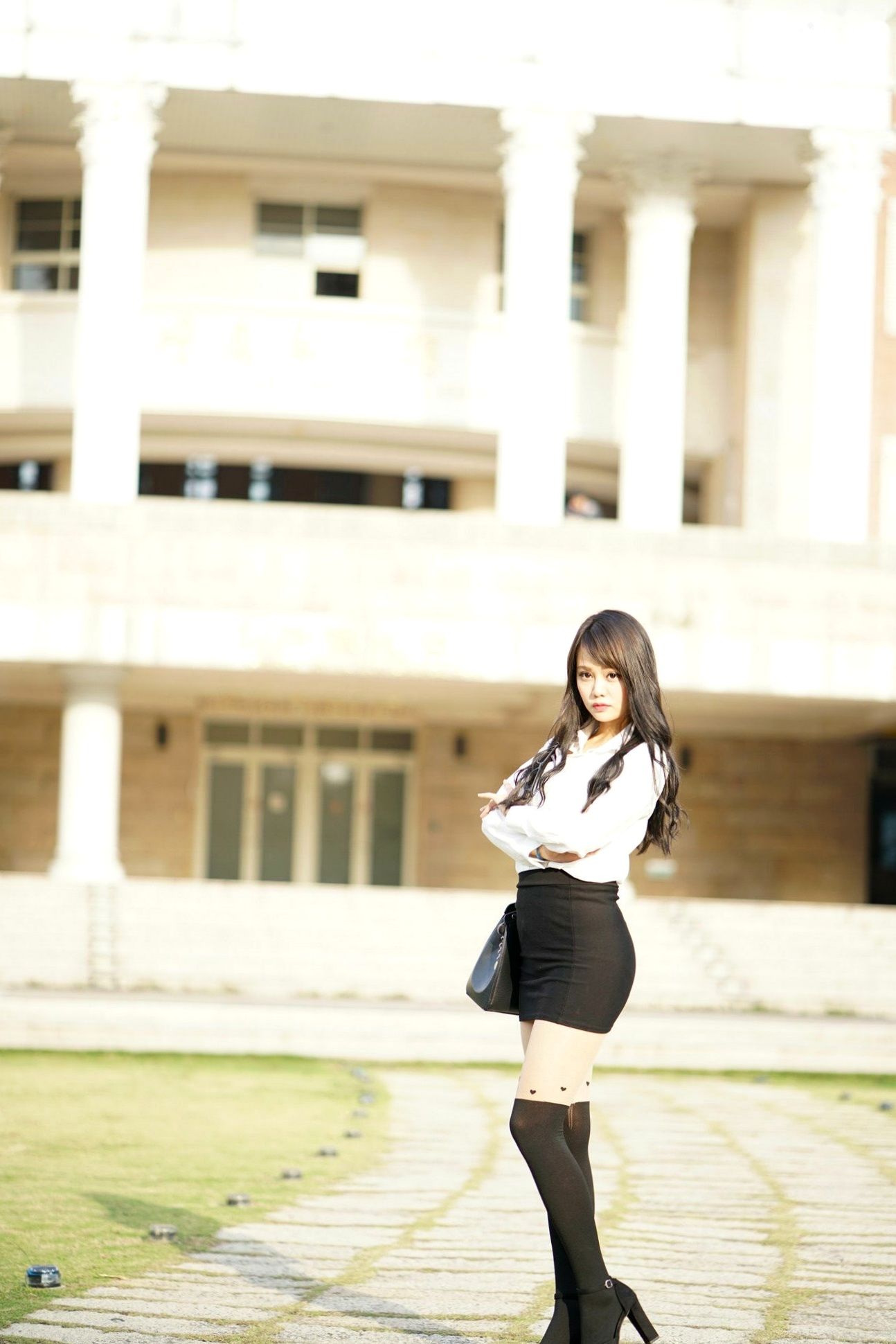 Gallery - 台湾正妹Candy孙卉彤亚洲大学外拍写真集：白衬衫包臀裙演绎禁欲系OL职场风，优雅美腿魅力十足台湾校服丝袜气质性感 女神私房照_秀色女神 - image 22