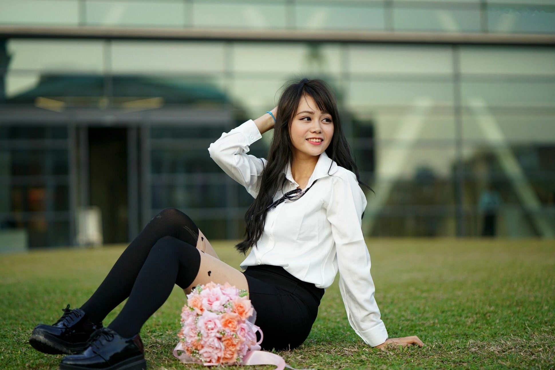 Gallery - 台湾正妹Candy孙卉彤亚洲大学外拍写真集：白衬衫包臀裙演绎禁欲系OL职场风，优雅美腿魅力十足台湾校服丝袜气质性感 女神私房照_秀色女神 - image 30