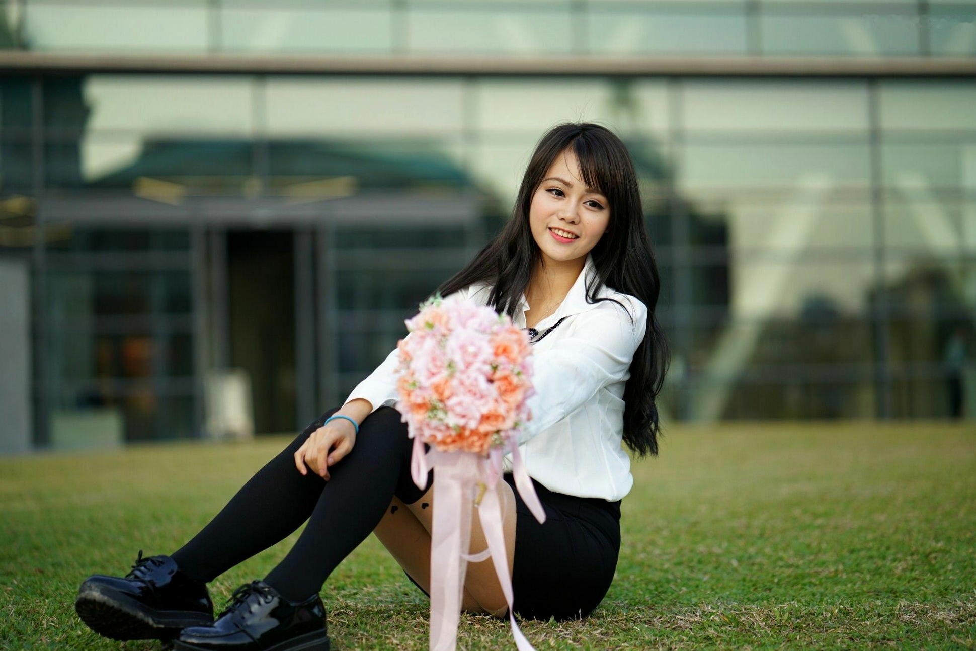 Gallery - 台湾正妹Candy孙卉彤亚洲大学外拍写真集：白衬衫包臀裙演绎禁欲系OL职场风，优雅美腿魅力十足台湾校服丝袜气质性感 女神私房照_秀色女神 - image 37