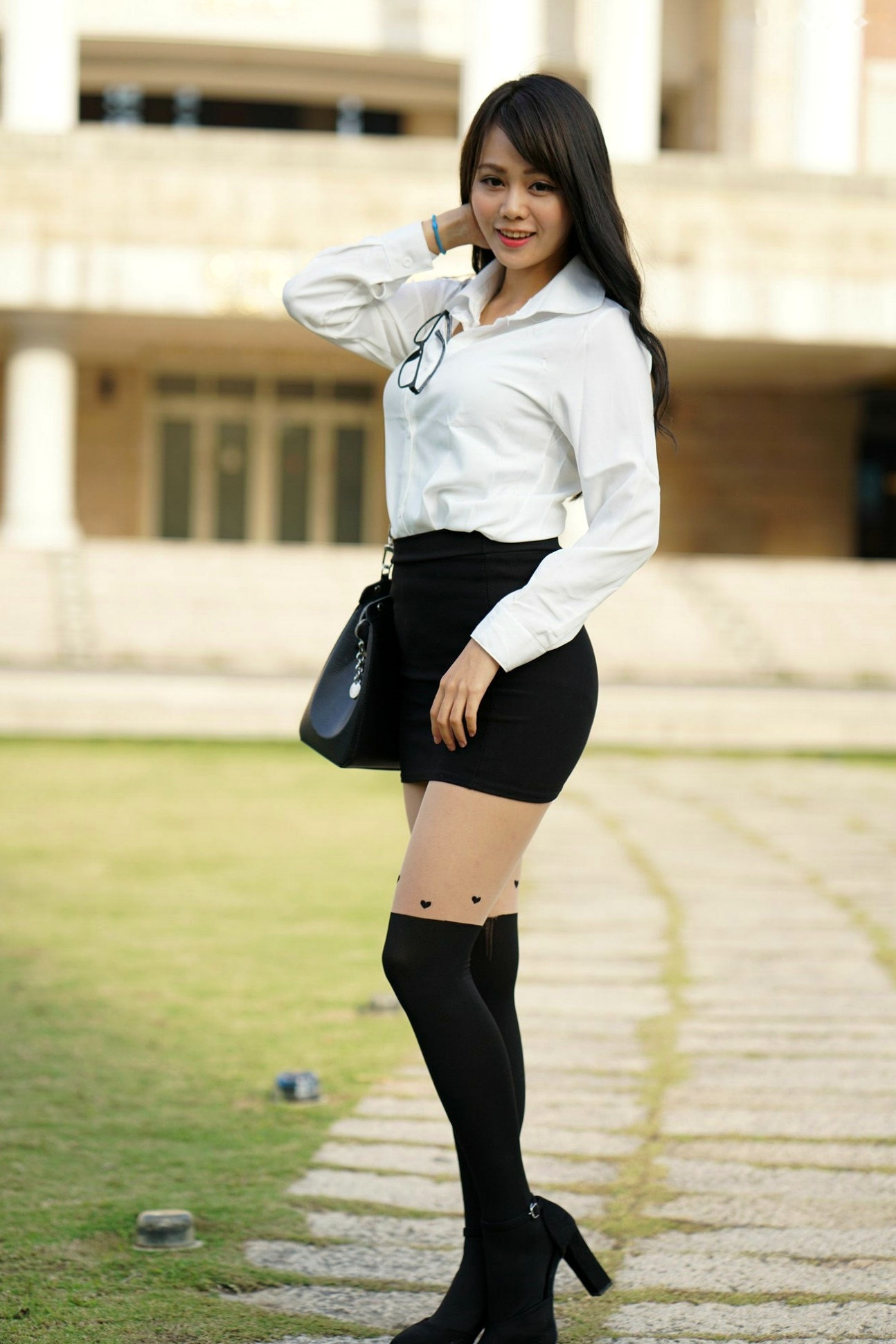 Gallery - 台湾正妹Candy孙卉彤亚洲大学外拍写真集：白衬衫包臀裙演绎禁欲系OL职场风，优雅美腿魅力十足台湾校服丝袜气质性感 女神私房照_秀色女神 - image 60
