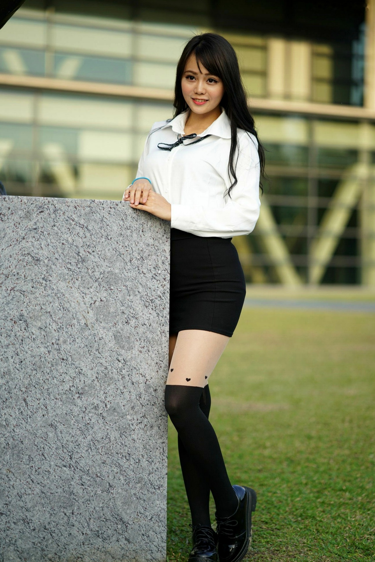 Gallery - 台湾正妹Candy孙卉彤亚洲大学外拍写真集：白衬衫包臀裙演绎禁欲系OL职场风，优雅美腿魅力十足台湾校服丝袜气质性感 女神私房照_秀色女神 - image 63