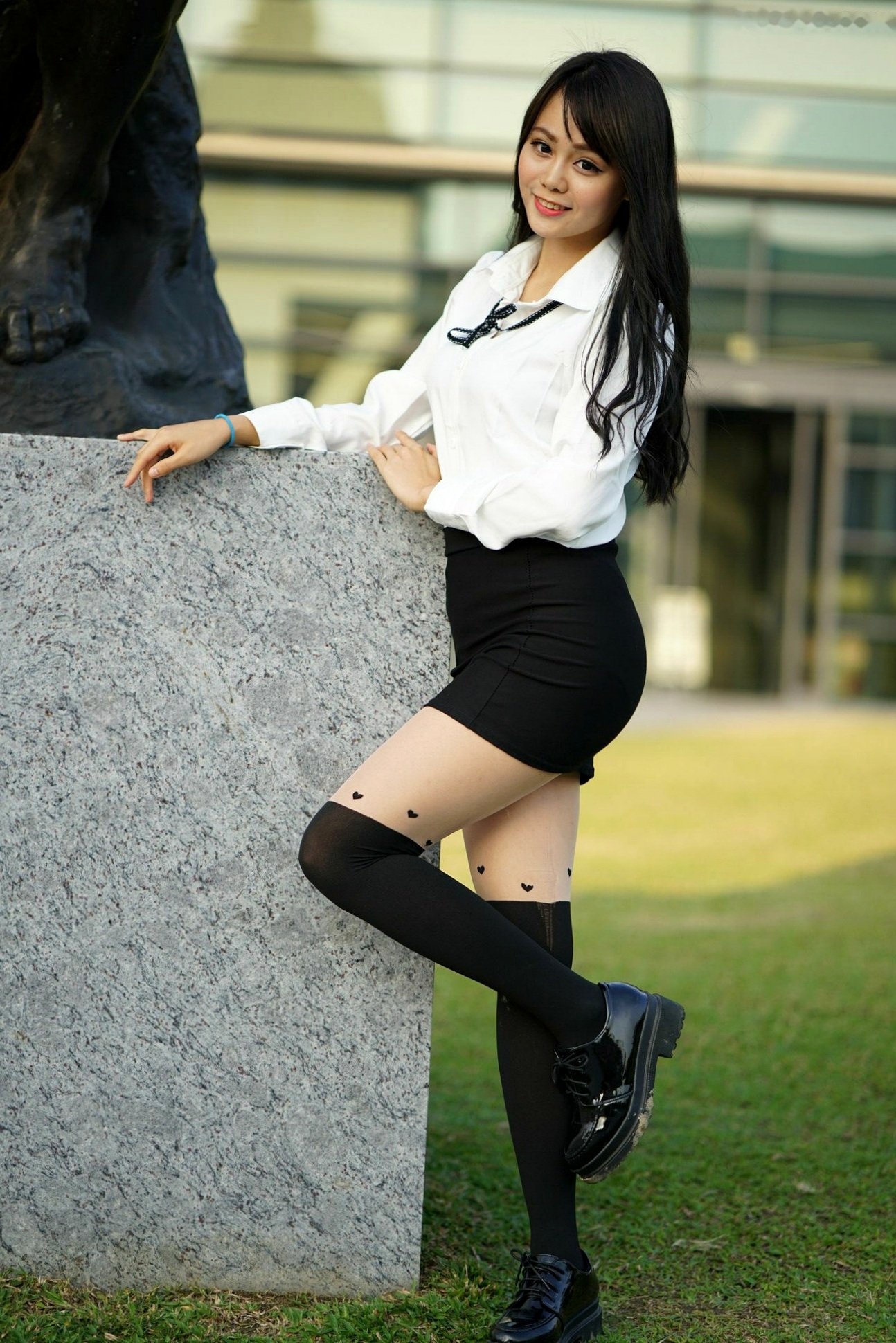 Gallery - 台湾正妹Candy孙卉彤亚洲大学外拍写真集：白衬衫包臀裙演绎禁欲系OL职场风，优雅美腿魅力十足台湾校服丝袜气质性感 女神私房照_秀色女神 - image 73