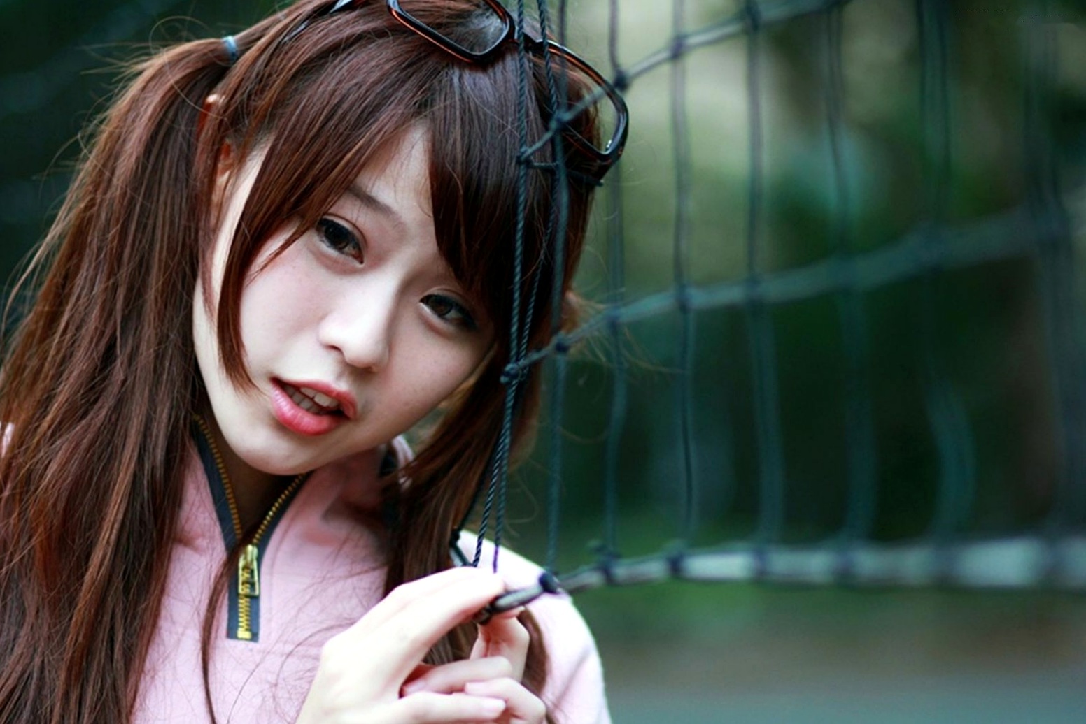 Gallery - 台湾正妹邱俞瑄(渔瑄)与白白校园户外写真，元气双马尾清新卖萌，青春活力的治愈系少女风，甜美校园风穿搭写真集 [29P]台湾户外治愈系清新萌系 女神私房照_秀色女神 - image 18